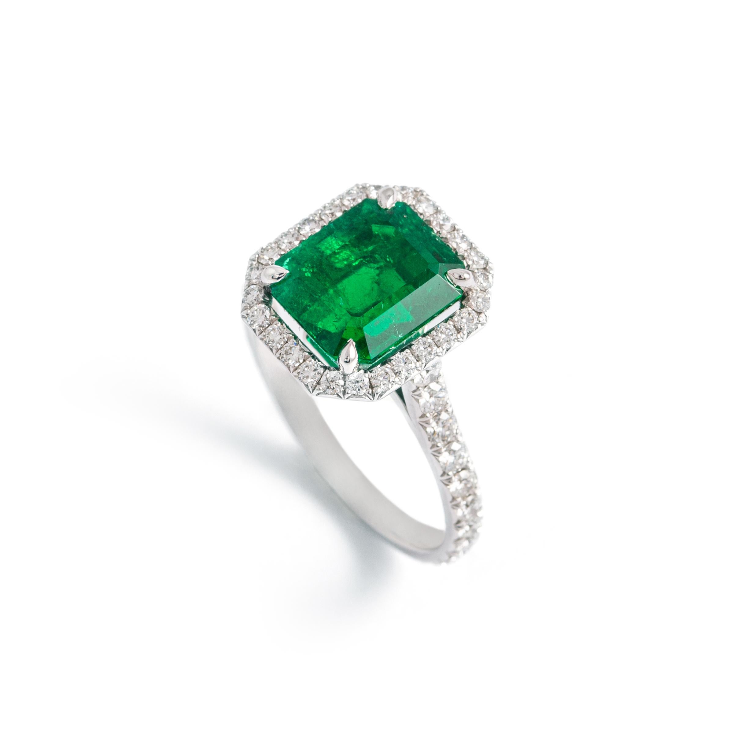 3.85 Carat Emerald and Diamond Ring For Sale 1