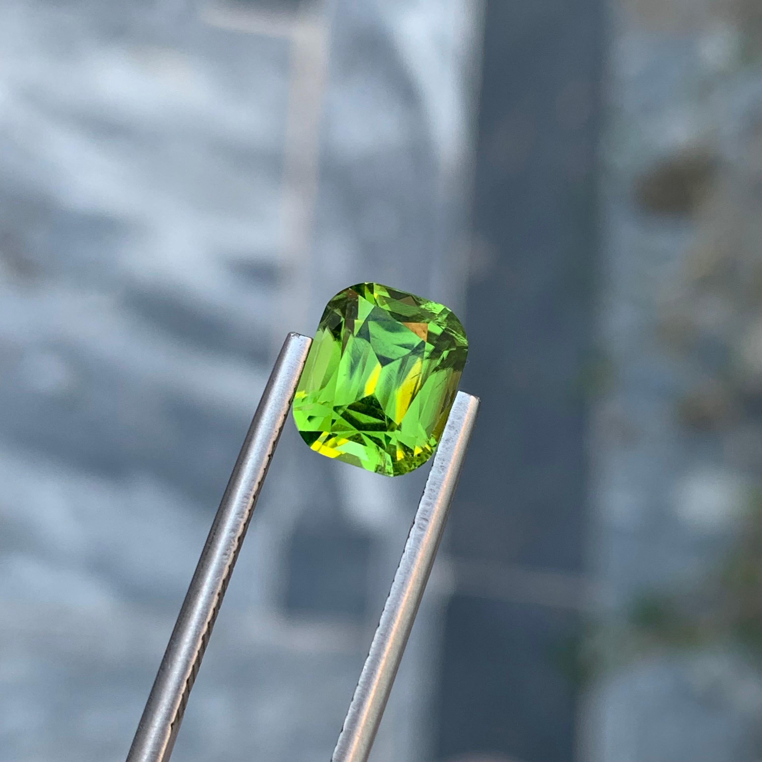 3.85 Carat Natural Loose Apple Green Peridot Cushion Shape Gem From Earth Mine  For Sale 3