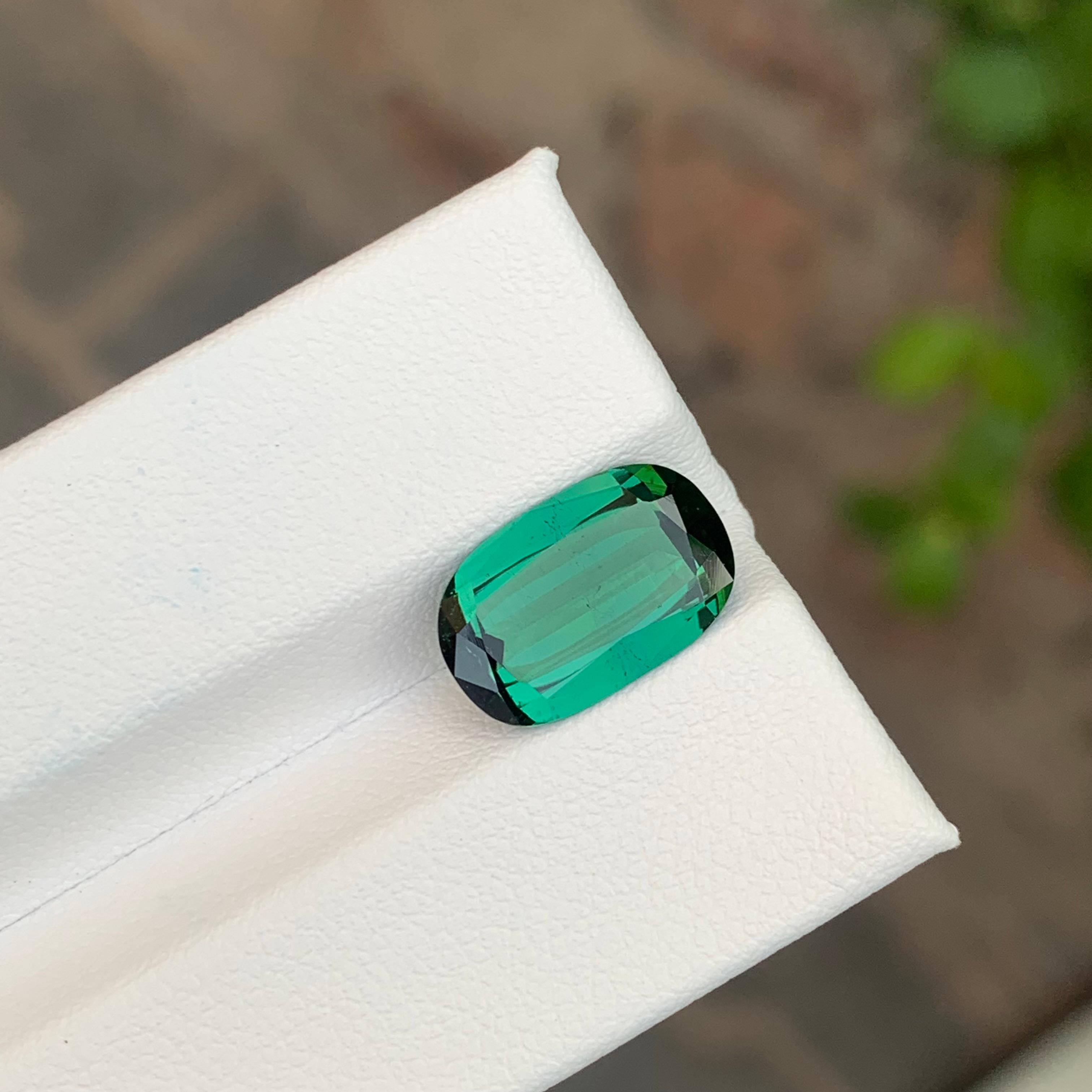 Arts and Crafts 3.85 Carat Natural Loose Green Tourmaline Long Cushion Shape Gemstone (pierre précieuse en forme de coussin) en vente