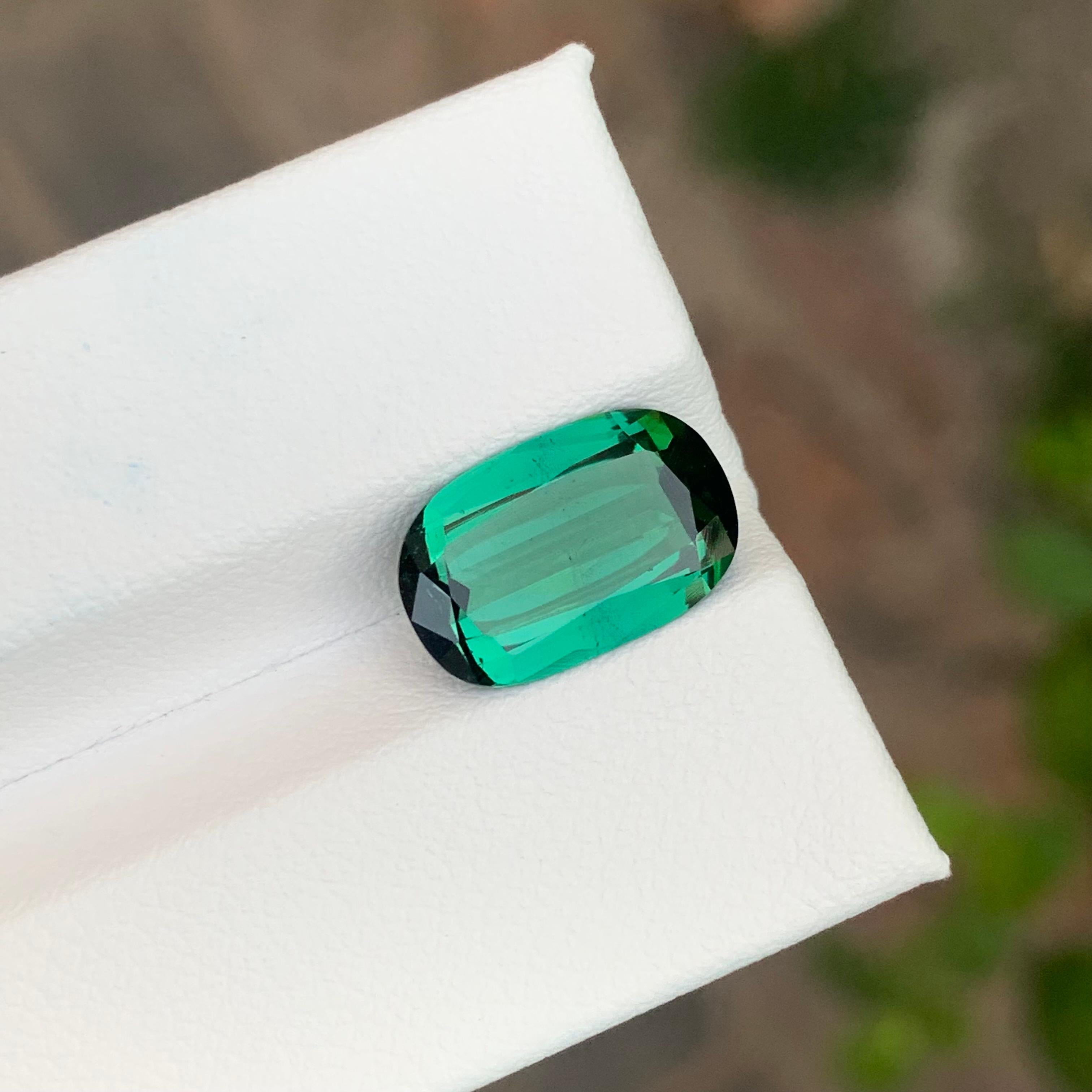 3.85 Carat Natural Loose Green Tourmaline Long Cushion Shape Gemstone (pierre précieuse en forme de coussin) Unisexe en vente