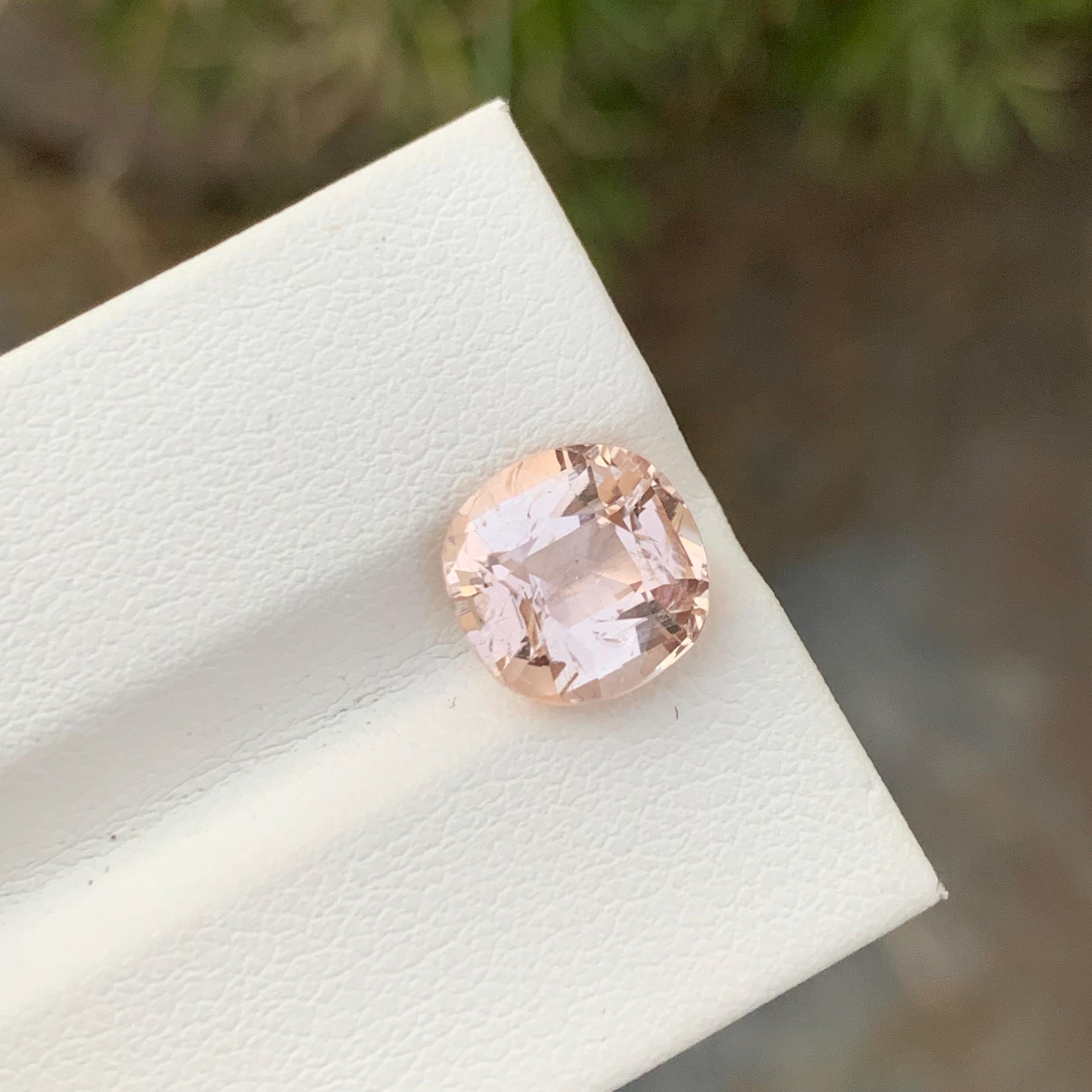 Facettierter Imperialtopas
Gewicht: 3,85 Karat
Abmessung: 9.4 x 9.3 x 5.8 Mm
Herkunft: Katlang Pakistan
Form: Rundes Kissen 
Farbe; hellgelb
Behandlung: Nicht
Zertifikat: Auf Anfrage

Imperial Topaz fördert gesunde Grenzen und hilft uns, uns zu den