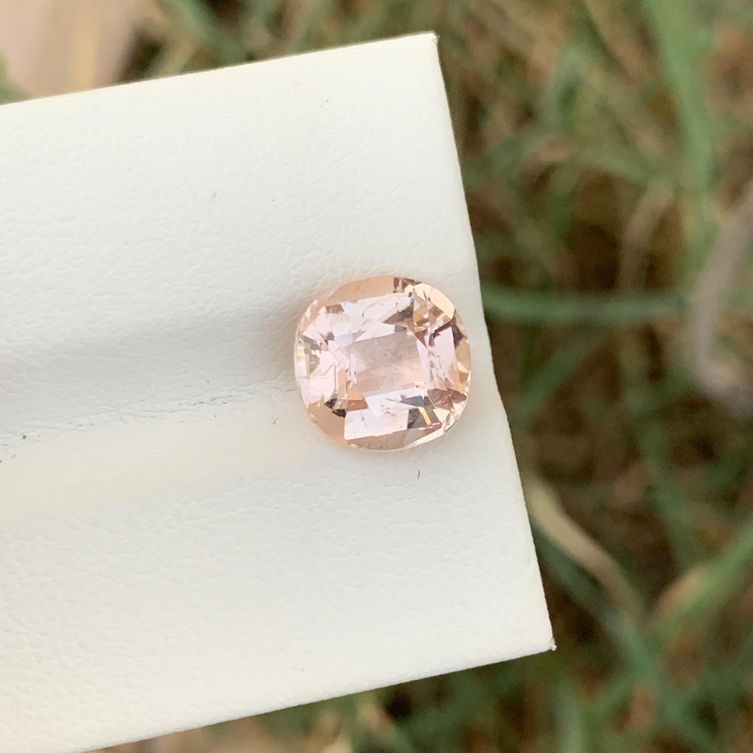 3,85 Karat natürlicher loser kaiserlicher Topas in runder Form, leicht eingeschlossen für Damen oder Herren im Angebot