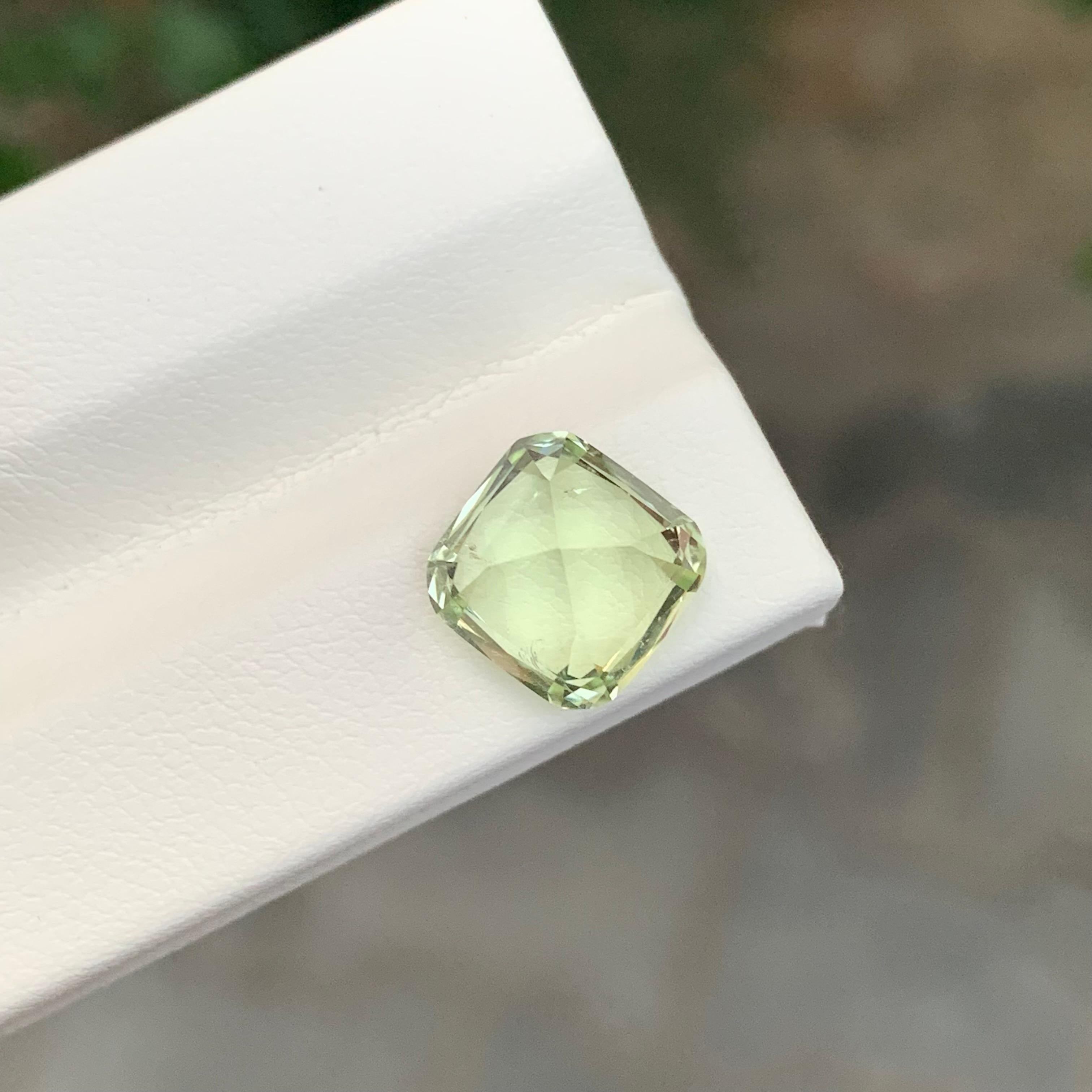Tourmaline jaune citron naturelle taille coussin de 3,85 carats en vente 2