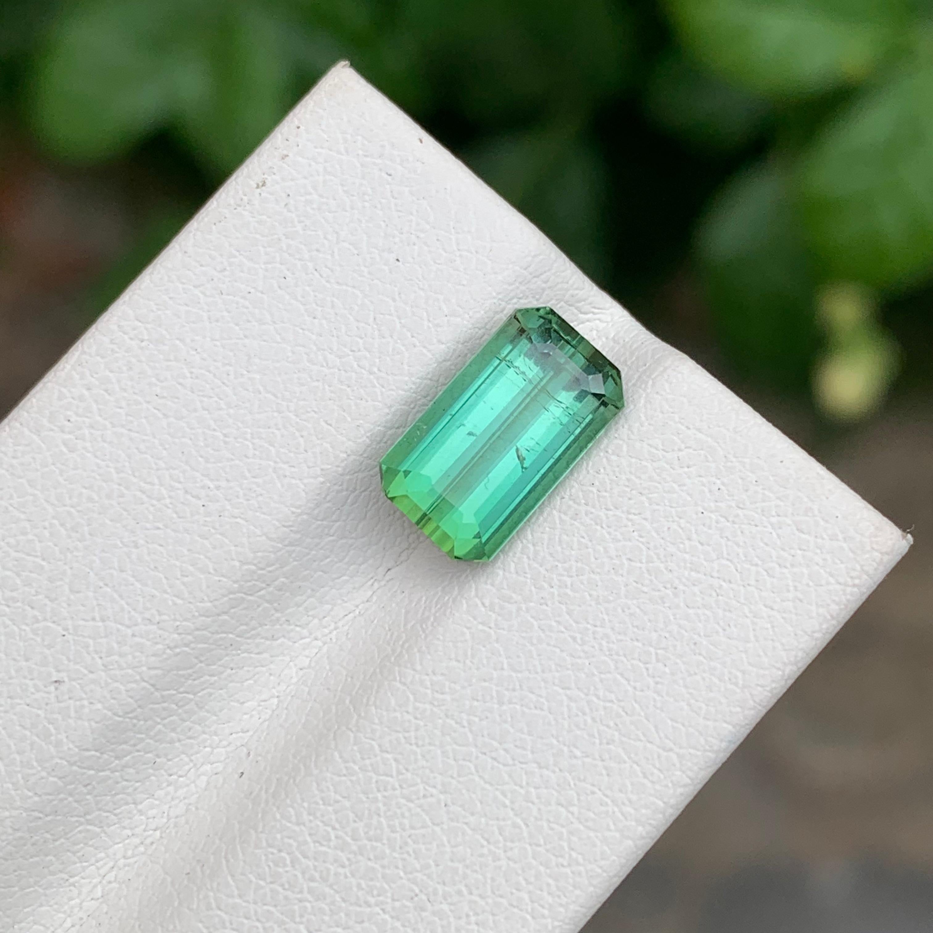 3.85 Carat Natural Loose Mint Green Tourmaline Emerald Shape Gem For Jewellery In New Condition For Sale In Peshawar, PK