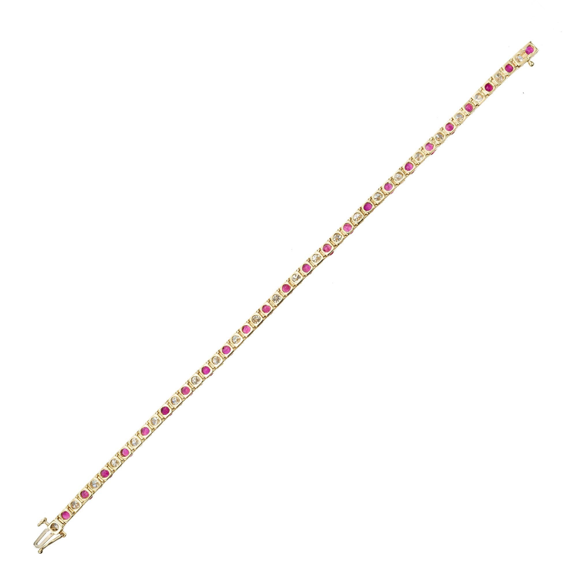 Bracciale tennis in oro giallo con diamante e rubino rotondo da 3,85 carati In condizioni ottime in vendita a Stamford, CT