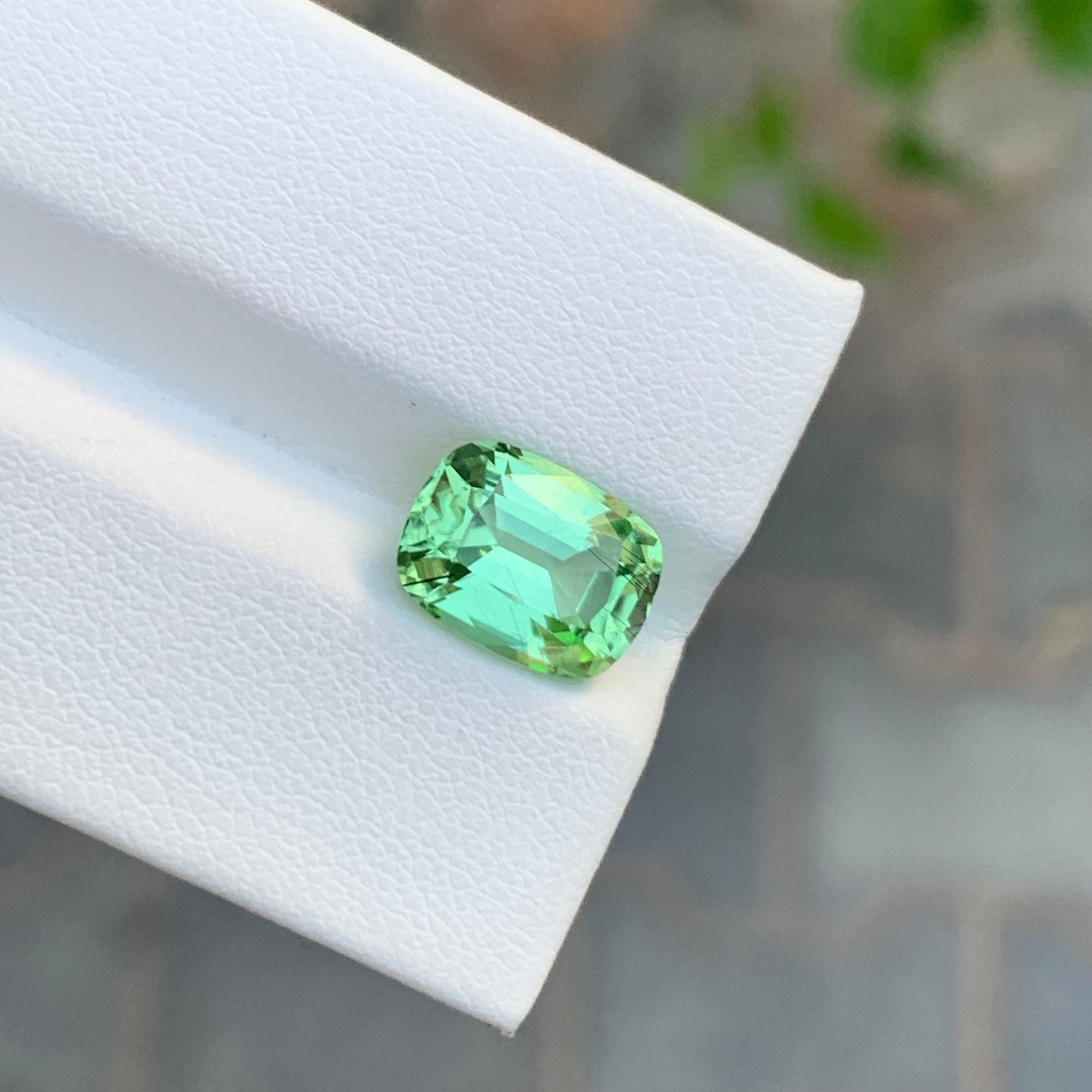 3.85 Carat Splendid Natural Loose Rutile Peridot Cushion Shape Gem For Ring In New Condition For Sale In Peshawar, PK