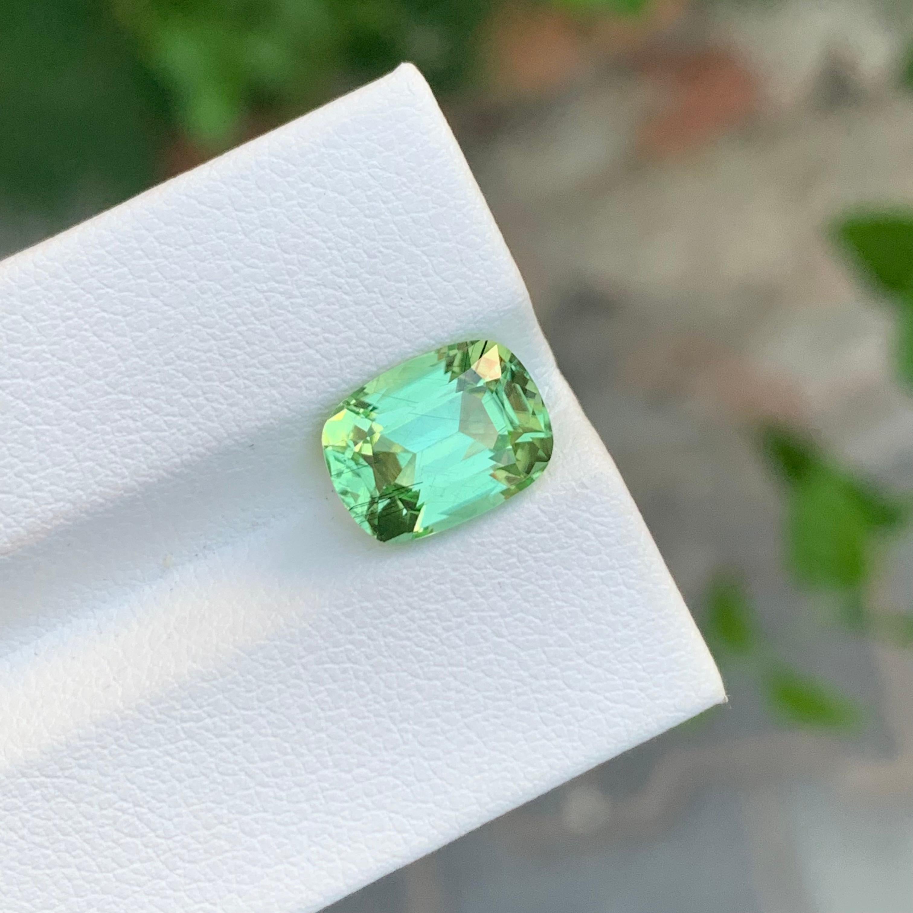 Women's or Men's 3.85 Carat Splendid Natural Loose Rutile Peridot Cushion Shape Gem For Ring For Sale