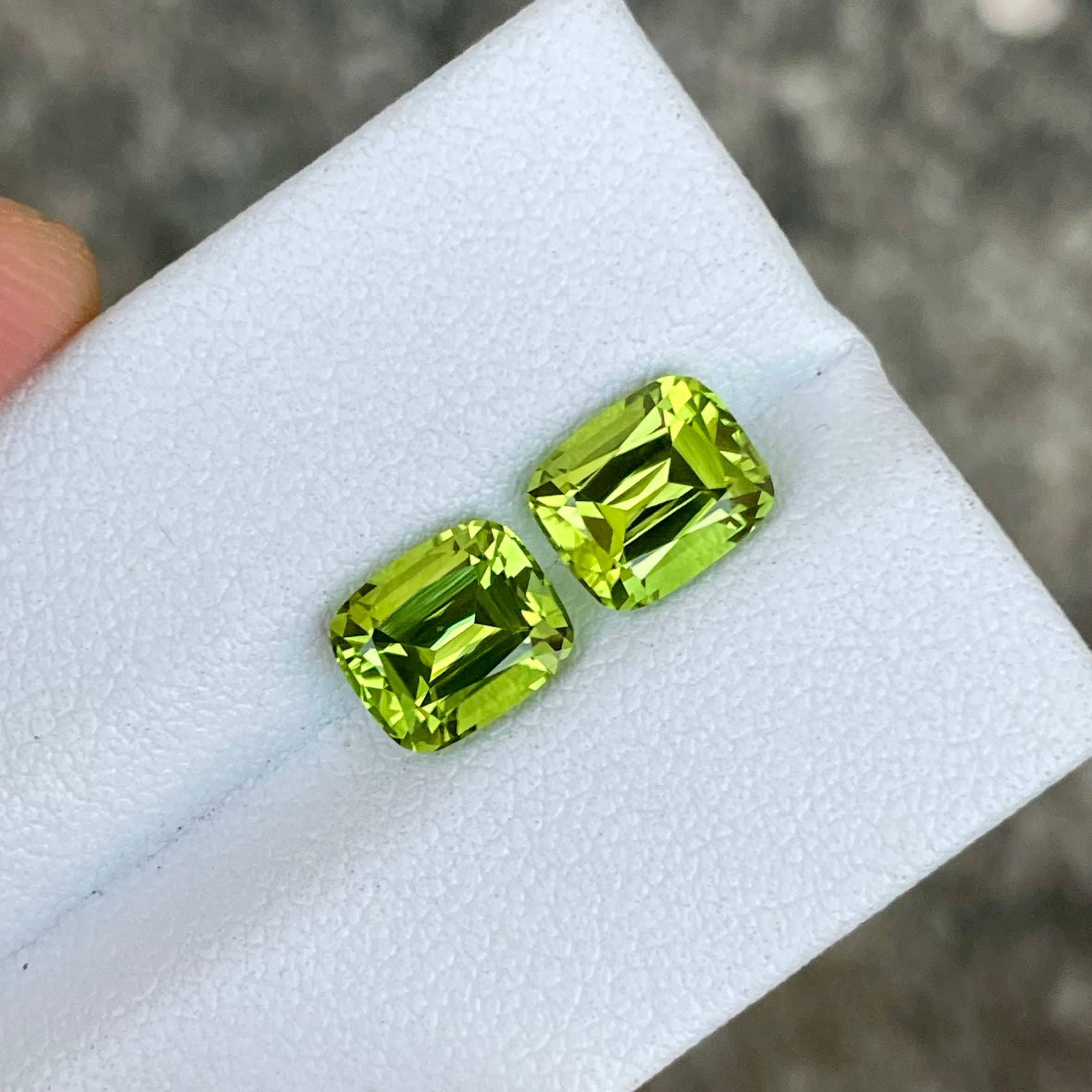 3,85 quilates Pareja Peridoto Verde Talla Cojín Piedra Preciosa Natural Paquistaní Moderno en venta