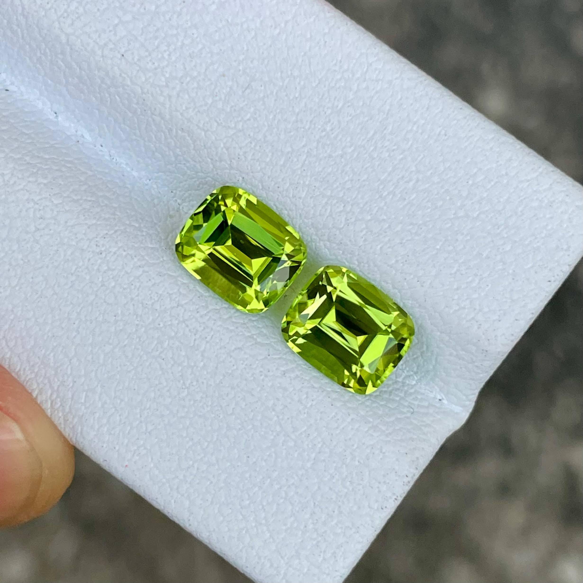 3,85 quilates Pareja Peridoto Verde Talla Cojín Piedra Preciosa Natural Paquistaní en Nuevo estado para la venta en Bangkok, TH