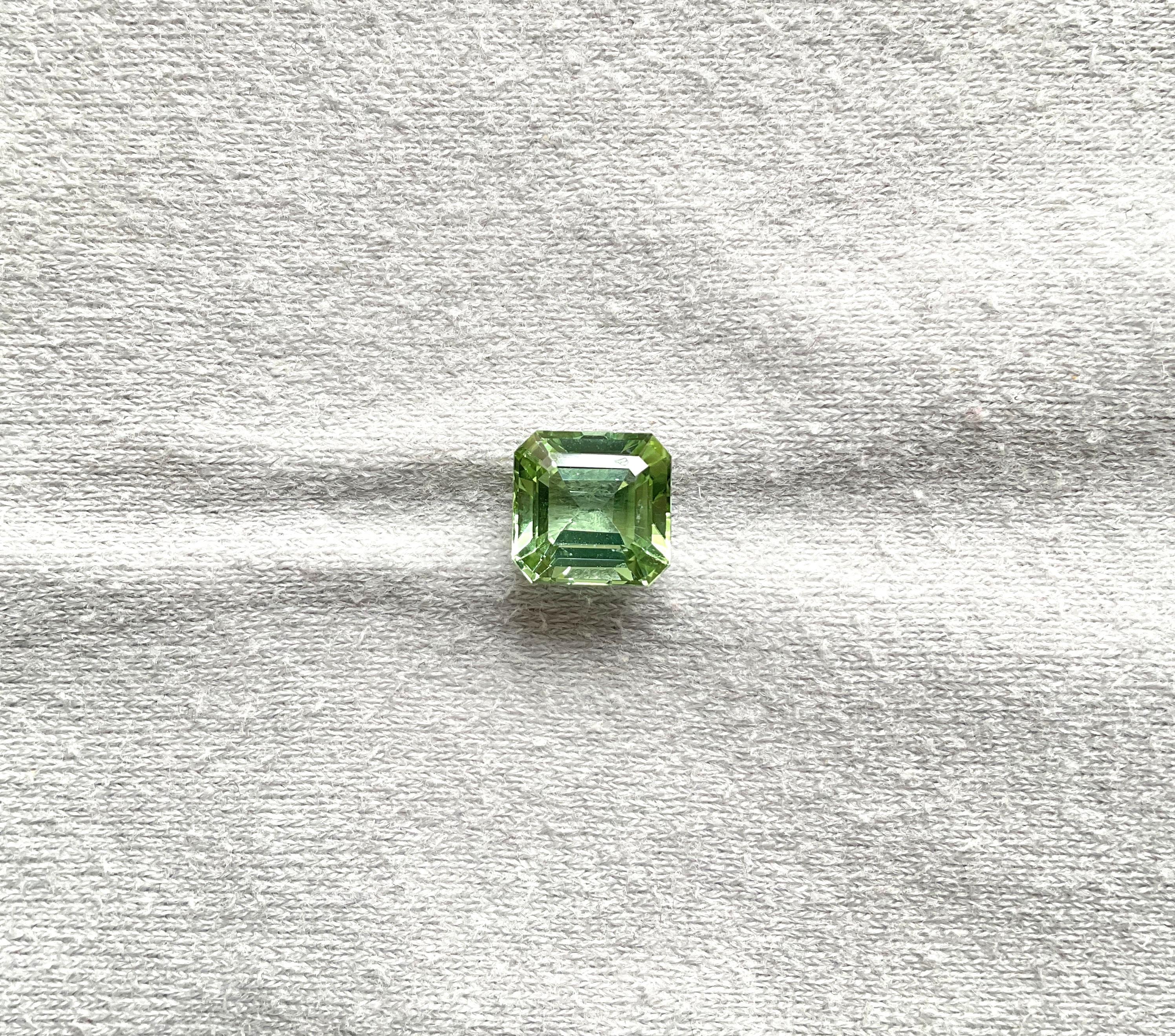 Pierre précieuse naturelle de 3.85 carats, tourmaline verte carrée à facettes de qualité supérieure

Pierre précieuse - Tourmaline
Poids - 3,85 carats
Forme - Carré
Taille -  9x8.5x6 MM
Pièces - 1