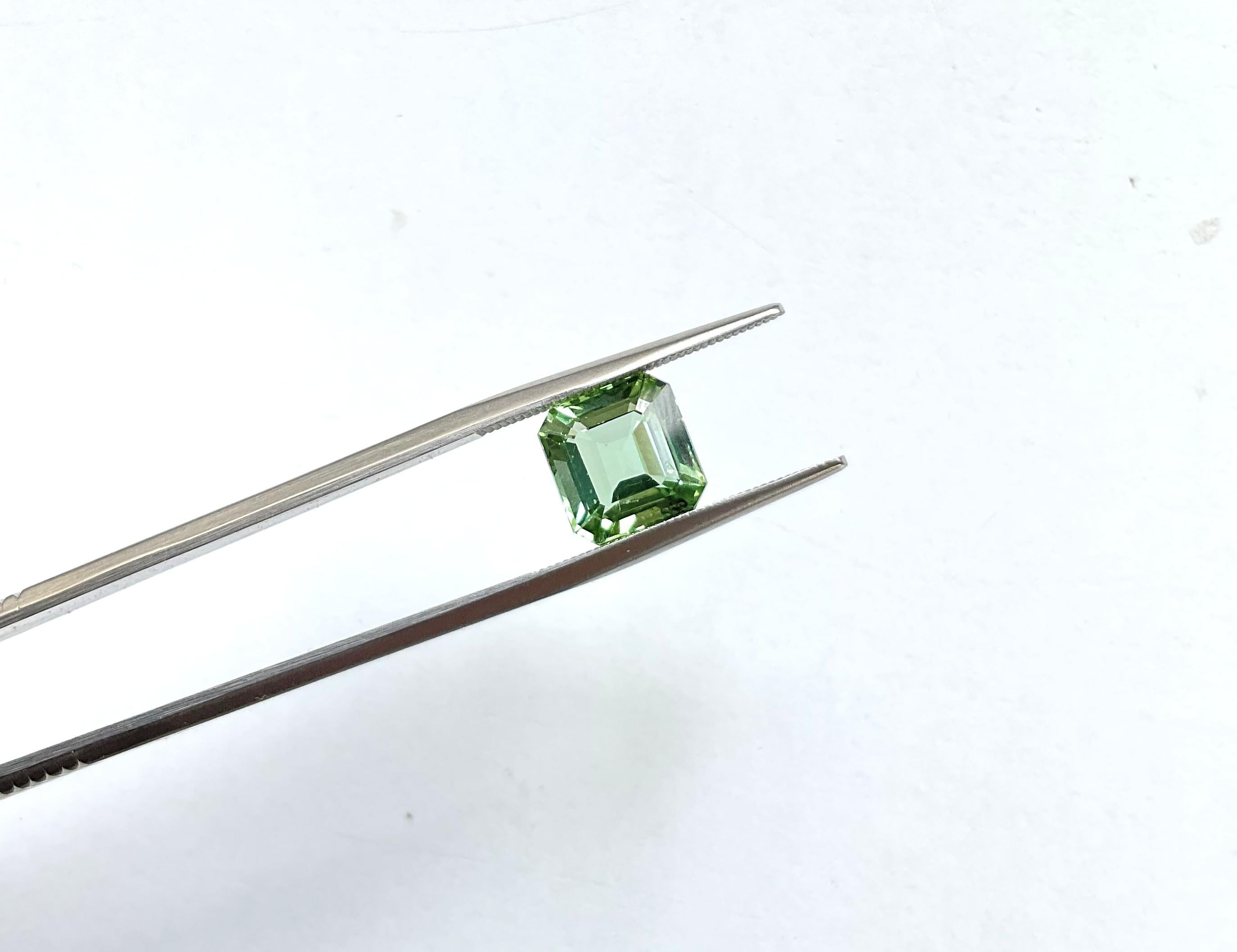 Pierre précieuse naturelle de 3.85 carats, tourmaline verte carrée à facettes de qualité supérieure Neuf - En vente à Jaipur, RJ