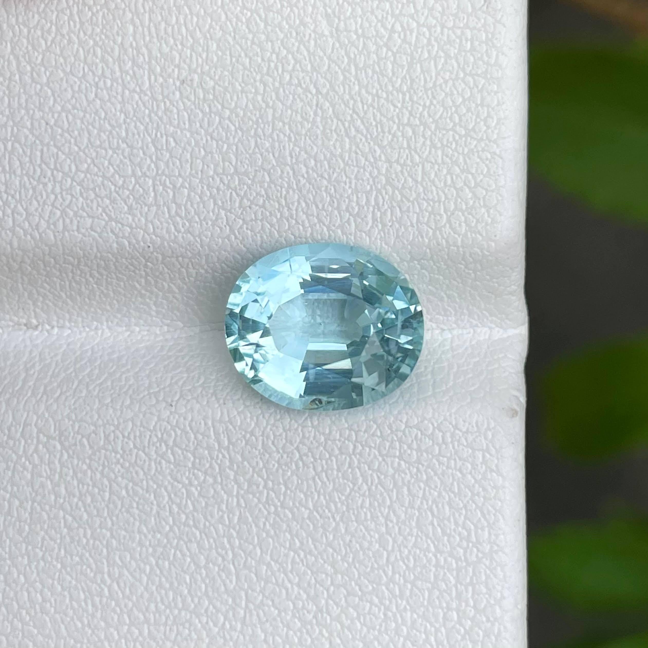 Modern 3.85 carats Light Blue Loose Aquamarine Oval Cut Natural Madagascar's Gemstone For Sale