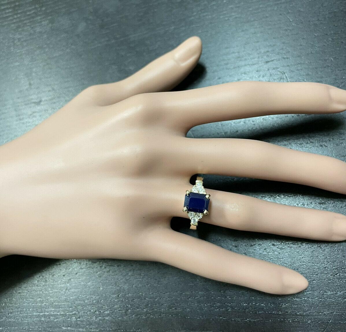 3.85 Carat Natural Sapphire and Diamond 14 Karat Solid Yellow Gold Ring In New Condition For Sale In Los Angeles, CA