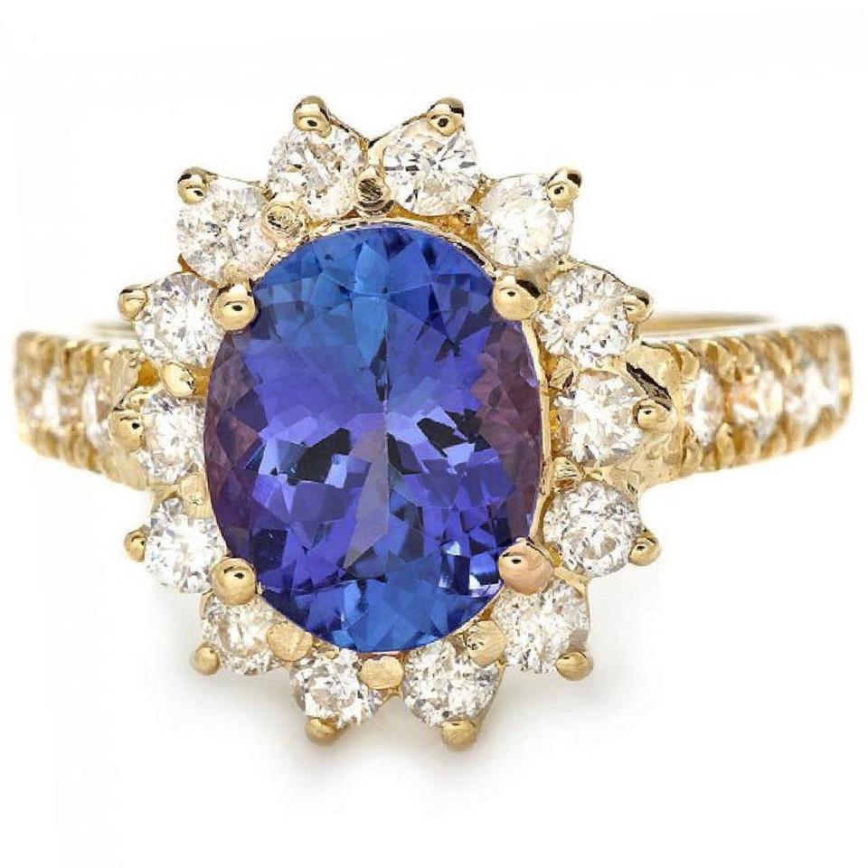 3.85 Carat Natural Tanzanite and Diamond 14 Karat Solid Yellow Gold Ring In New Condition For Sale In Los Angeles, CA
