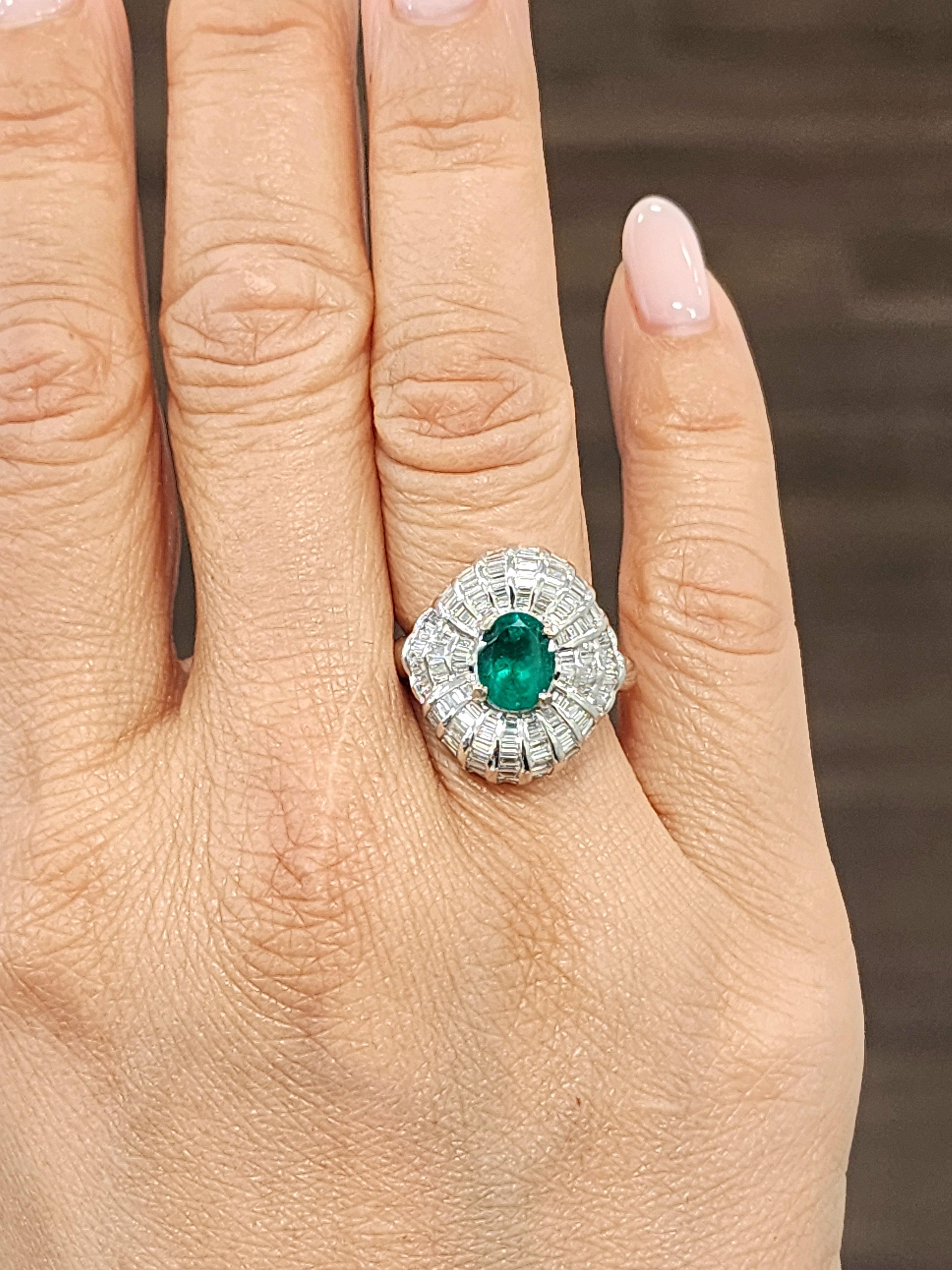 3,85 ct Smaragd & Diamant Ring (Ovalschliff) im Angebot