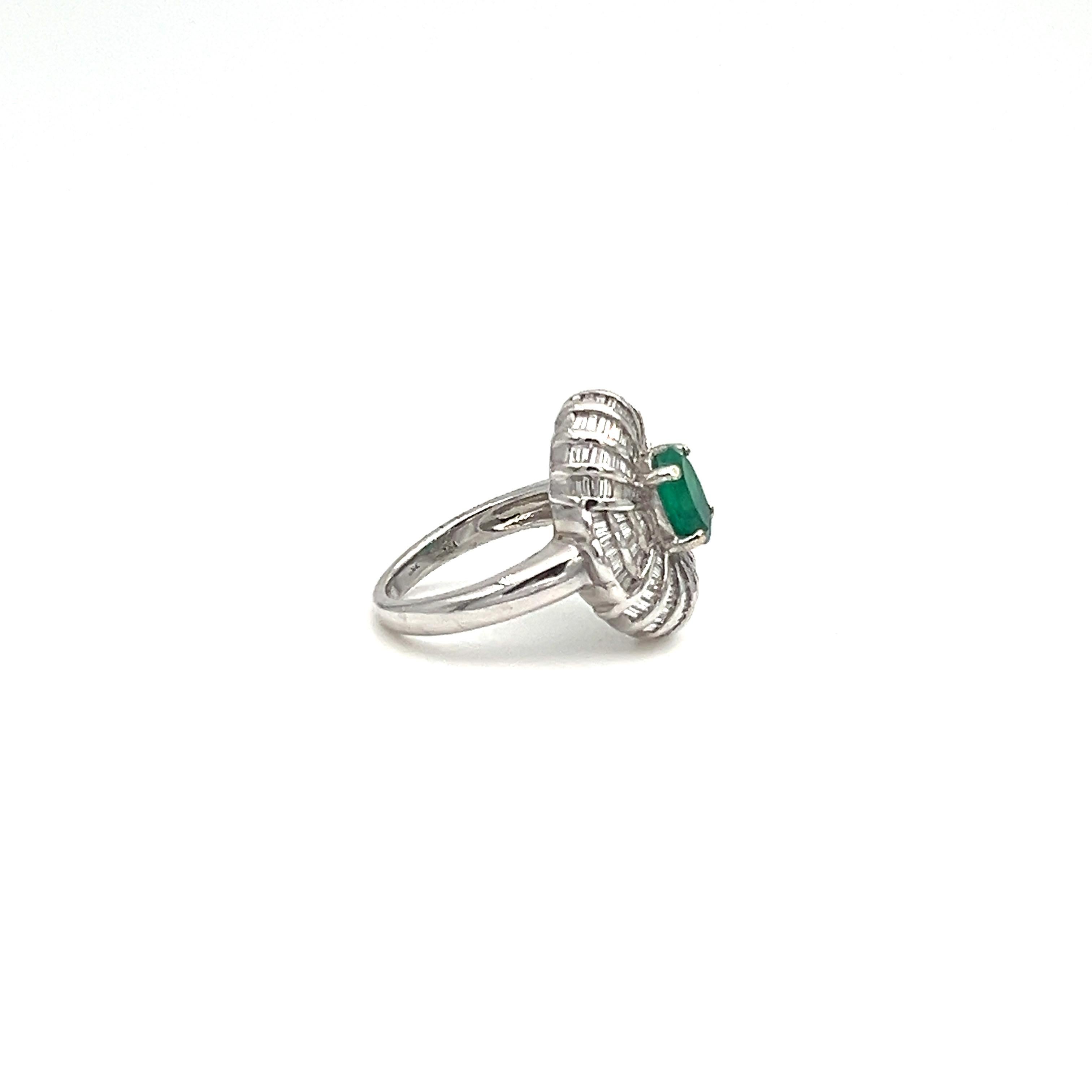 3.85 ct Emerald & Diamond Ring In New Condition For Sale In Chicago, IL
