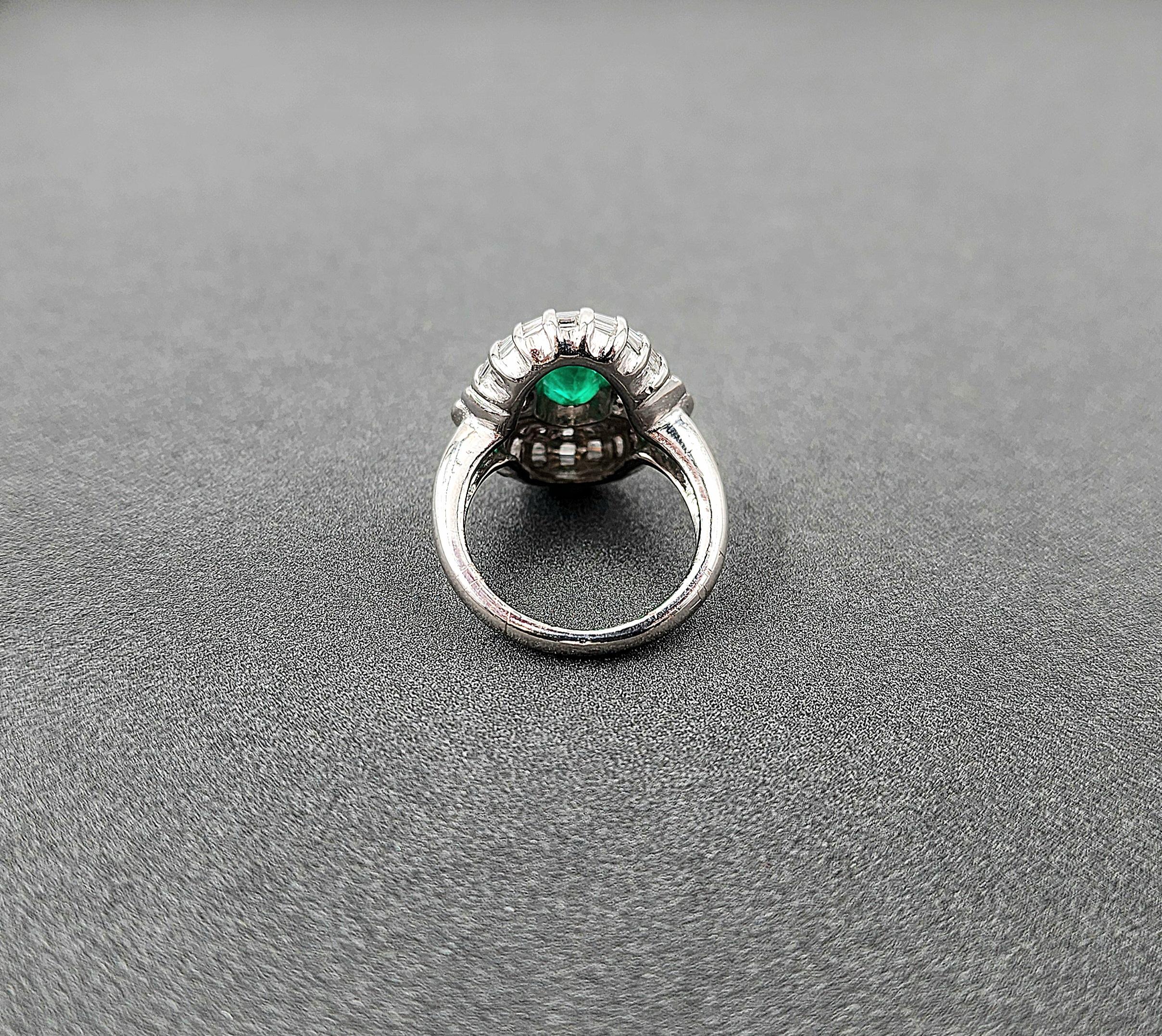 3,85 ct Smaragd & Diamant Ring im Zustand „Neu“ im Angebot in Chicago, IL