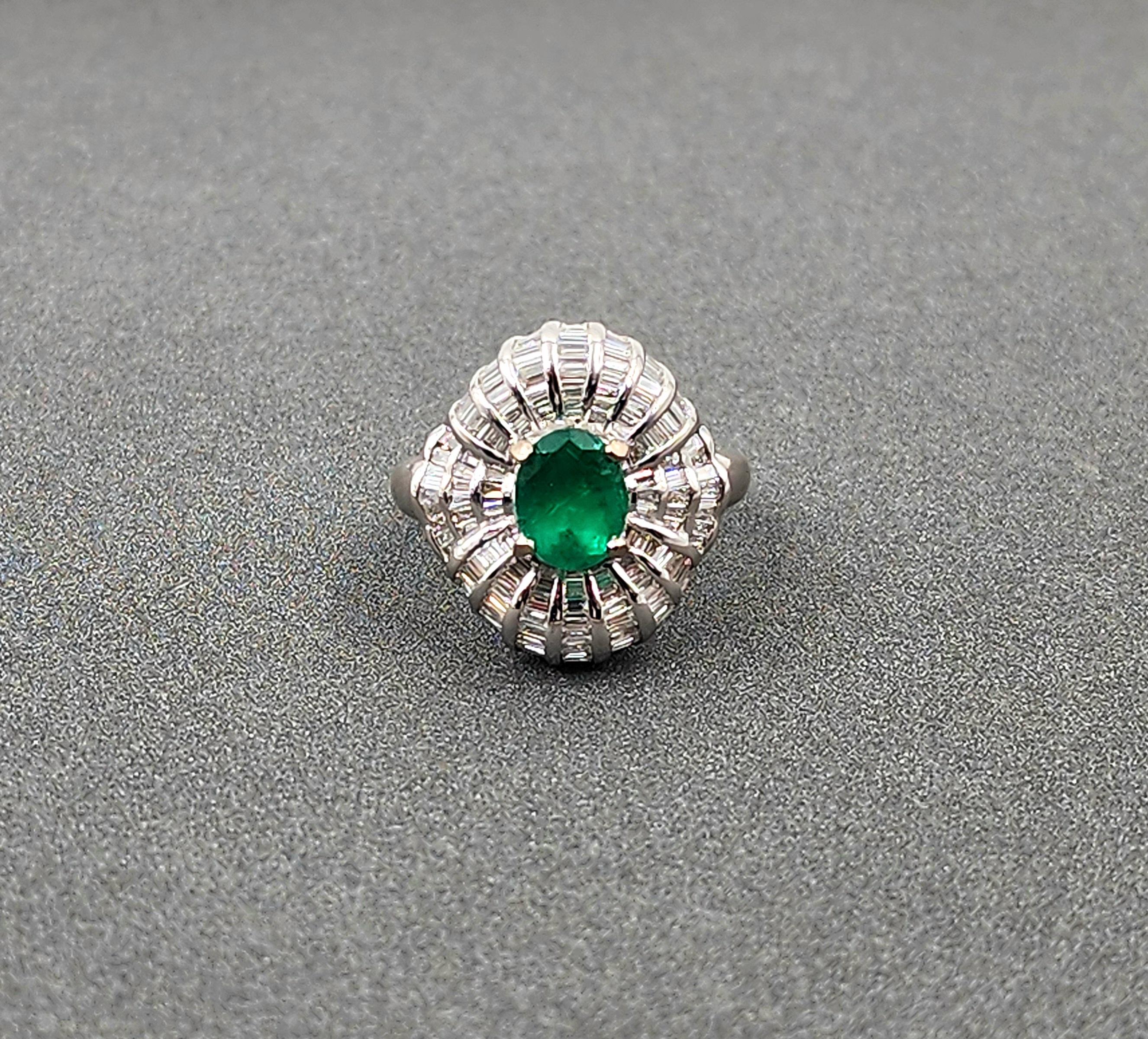3,85 ct Smaragd & Diamant Ring für Damen oder Herren im Angebot