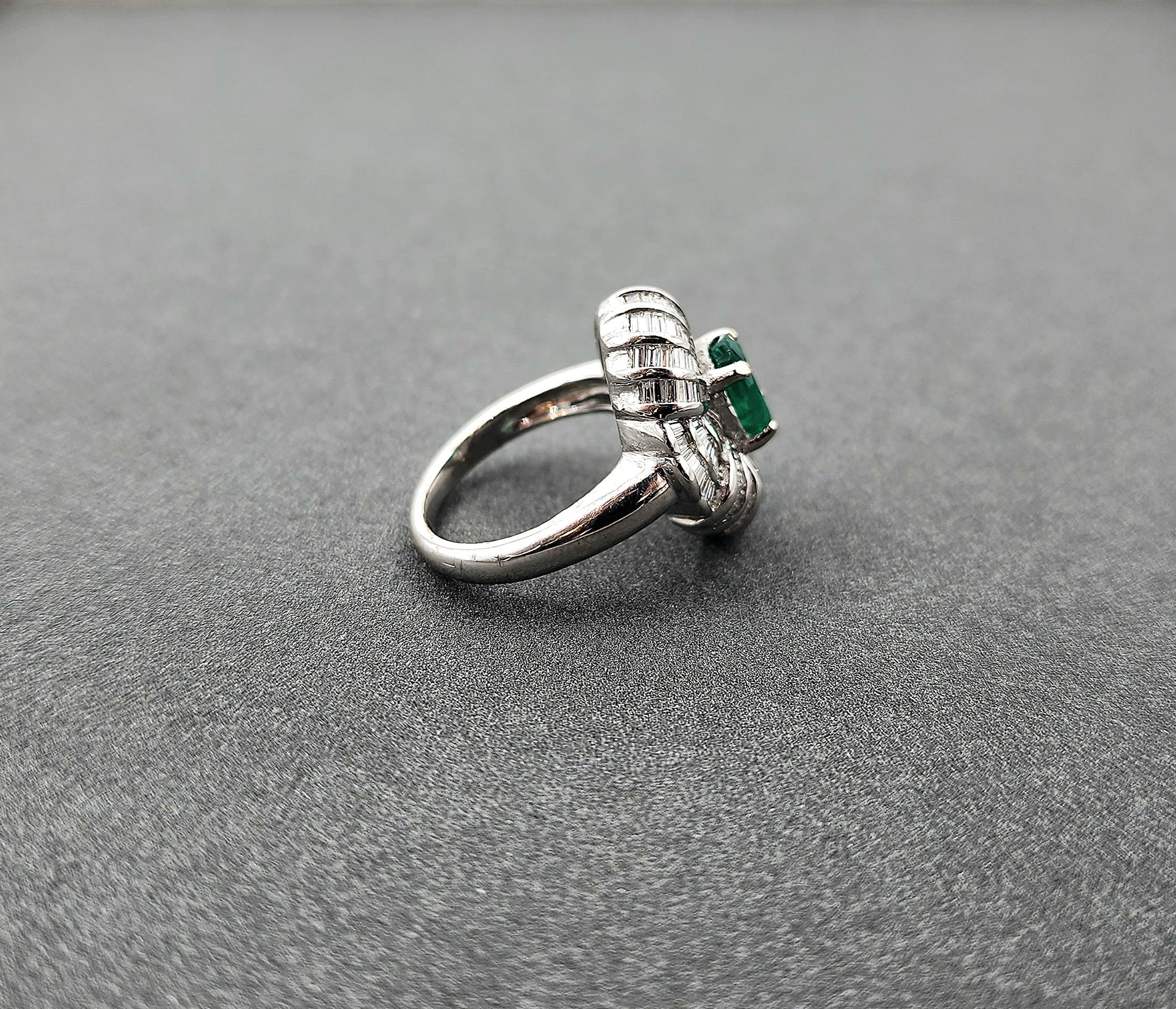 3,85 ct Smaragd & Diamant Ring im Angebot 1