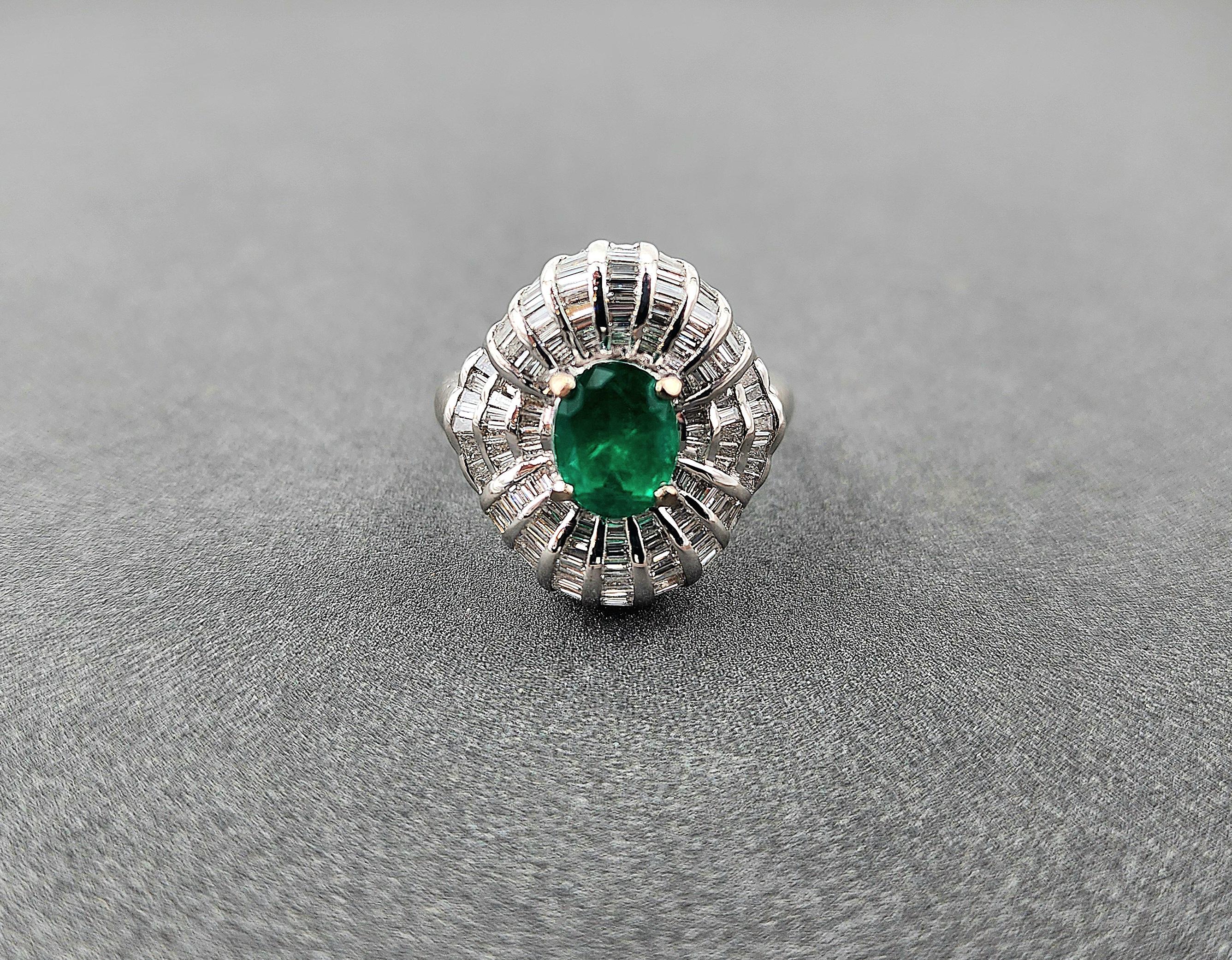 3,85 ct Smaragd & Diamant Ring im Angebot 2