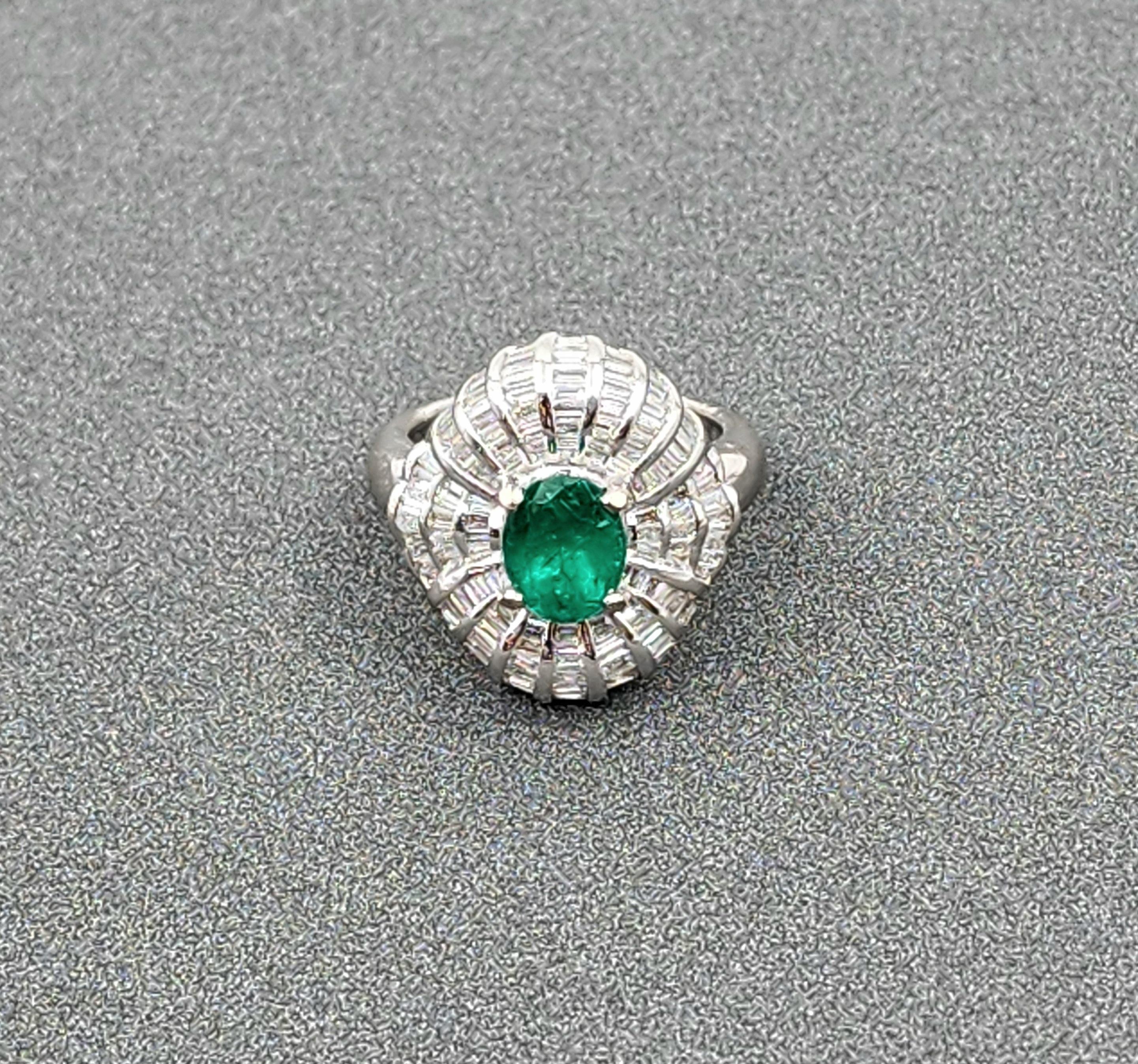 3,85 ct Smaragd & Diamant Ring im Angebot 3