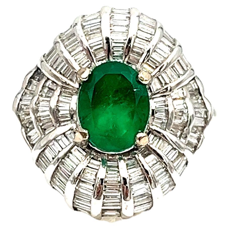 3.85 ct Emerald & Diamond Ring For Sale