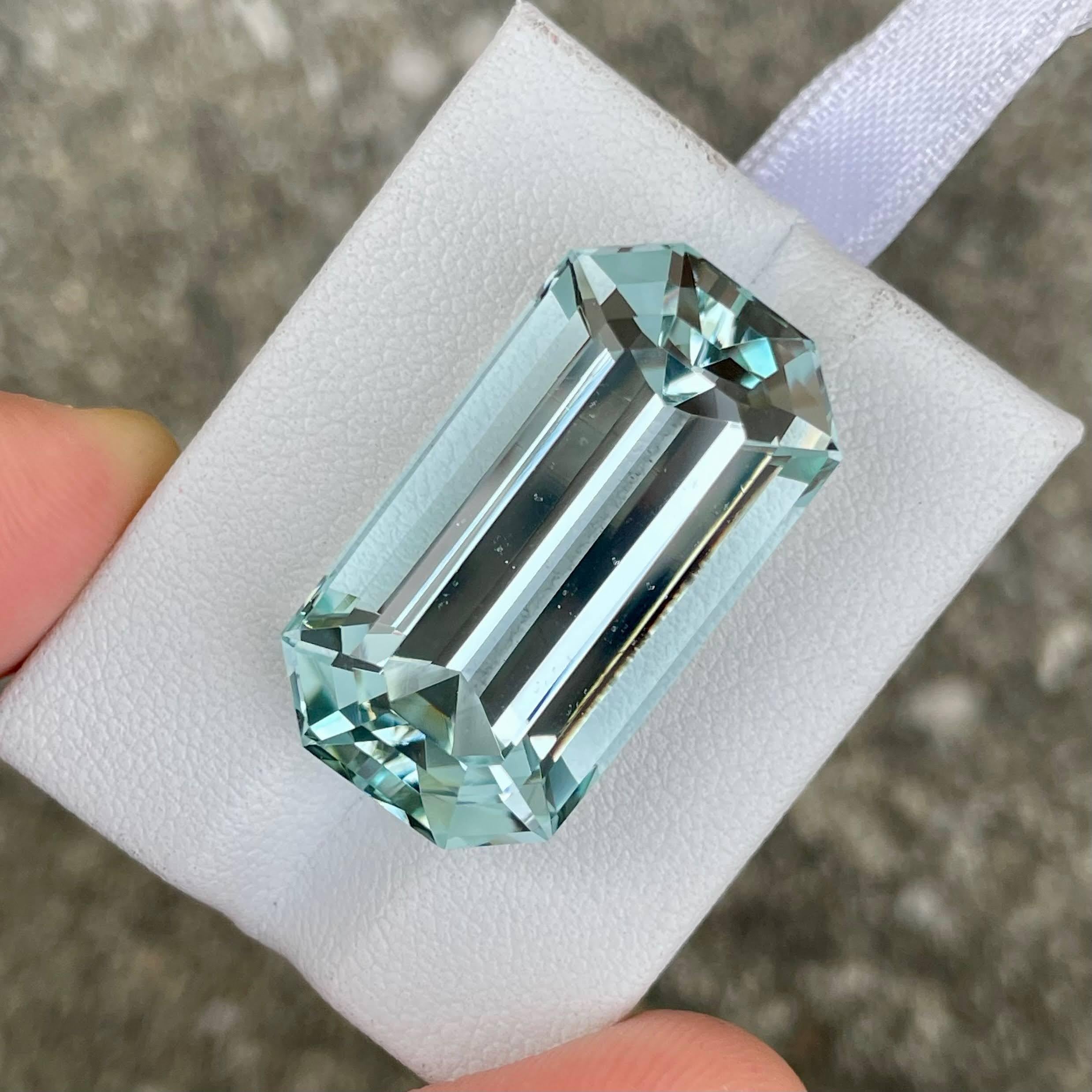 Peso 38,50 carati
Dimensioni 28 x 15,2 x 12,4 mm
Pulizia degli occhi di chiarezza
Trattamento nessuno 
Origine Pakistan 
Forma ottagonale 
Taglio smeraldo 



Questa squisita pietra di acquamarina da 38,50 carati è un esempio straordinario dell'arte