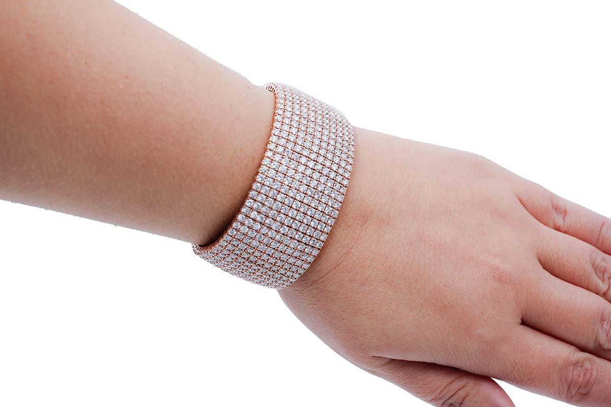 38,56 Karat F/G Farbe IF Clarity Diamanten, 18Kt Roségold Armband mit Klappverschluss im Zustand „Neu“ im Angebot in Marcianise, Marcianise (CE)