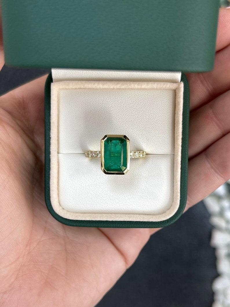 Contemporary 3.85tcw Emerald Cut Emerald & Diamond Accent 18K Yellow Gold Engagement Ring For Sale