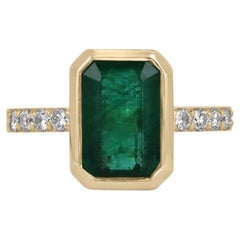 Anello di fidanzamento in oro giallo 18K con smeraldo e diamanti da 3,85tcw