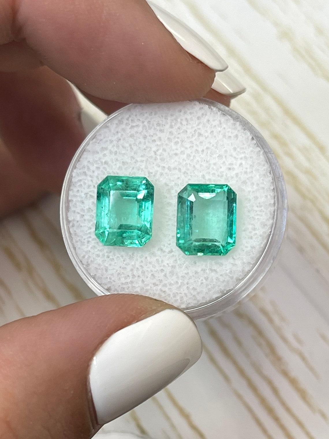 Paire véritable d'émeraudes de Colombie taille émeraude assortie 8,5 x 6,5 carats, 3,85 cw Neuf - En vente à Jupiter, FL