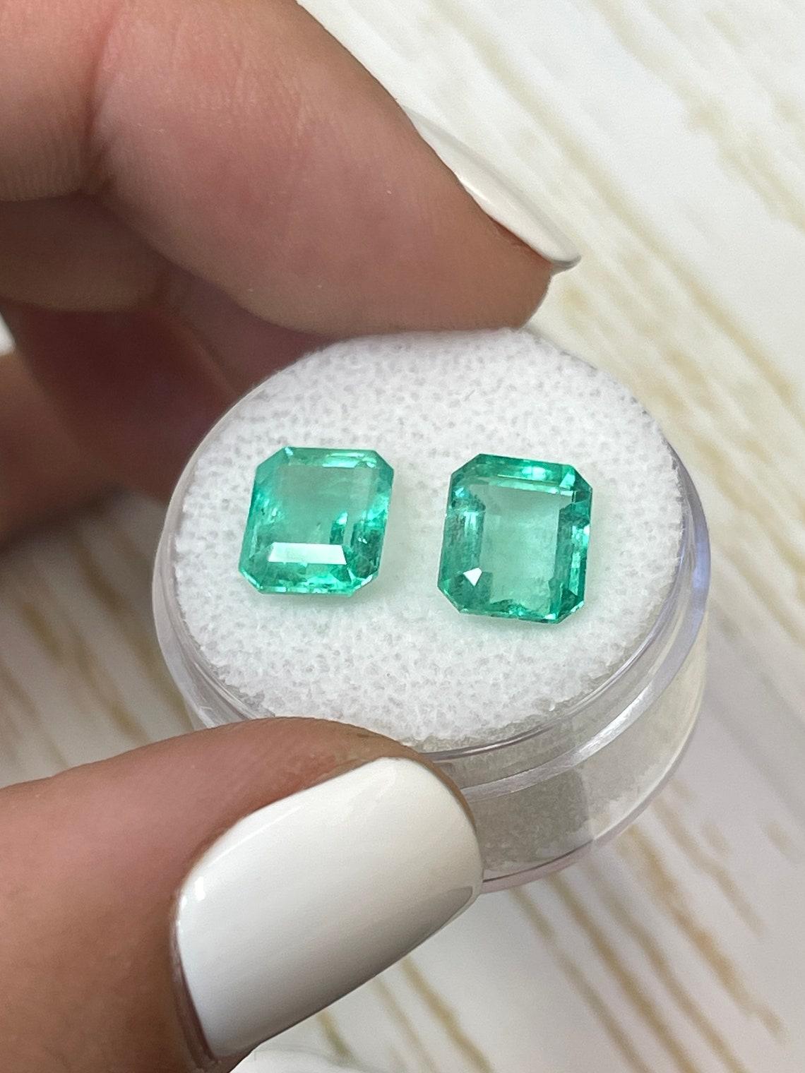 Paire véritable d'émeraudes de Colombie taille émeraude assortie 8,5 x 6,5 carats, 3,85 cw Pour femmes en vente