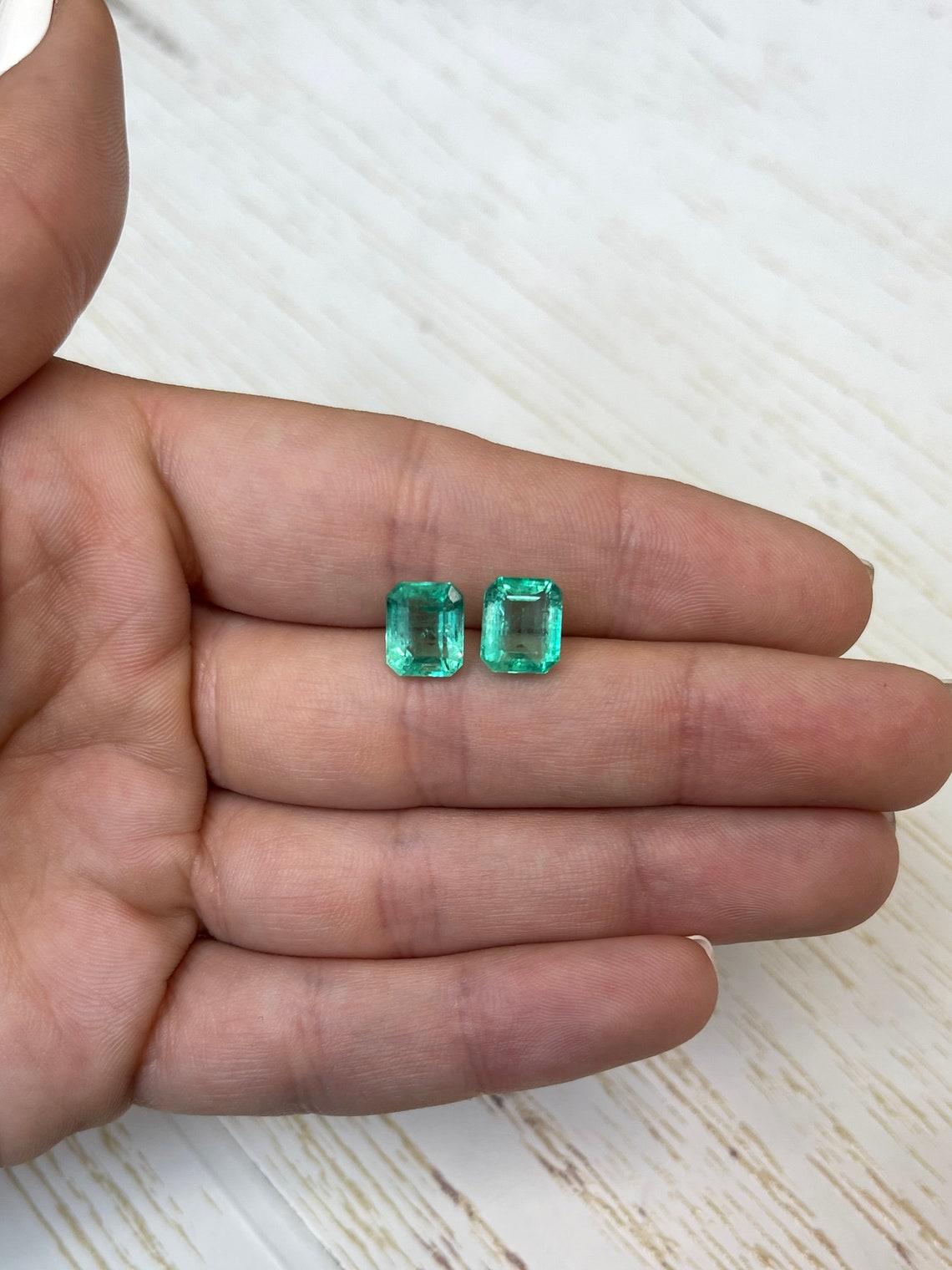 Paire véritable d'émeraudes de Colombie taille émeraude assortie 8,5 x 6,5 carats, 3,85 cw en vente 2