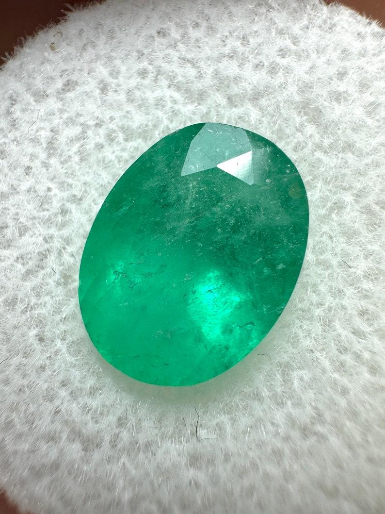 Stein: Smaragd
Gewicht: 3,86 Karat
Form: Ovaler Schliff
Klarheit: Transparent bis halbtransparent
Lüster: Sehr gut
Farbe: Grün
Abmessungen: 11,58 mm x 8,99 mm x 6,76 mm
Geografische Herkunft: Kolumbien
Behandlung: Natürlich, Ölen

Anmerkungen:
