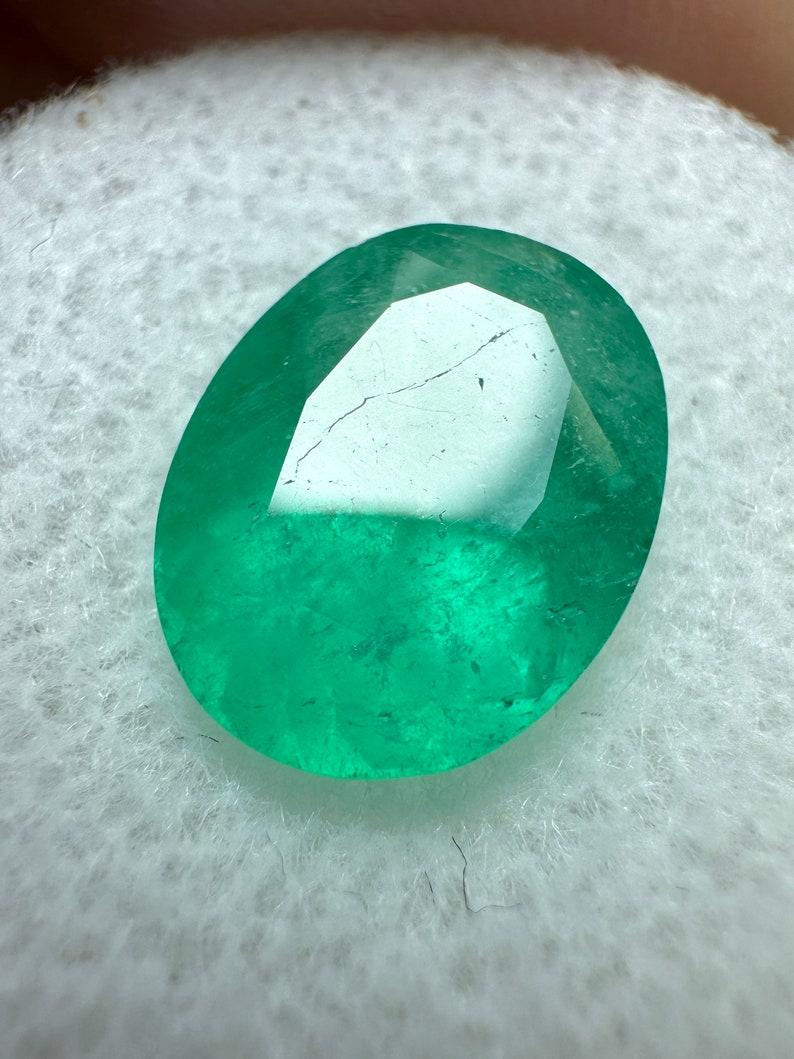 3,86 Karat tief smaragdgrüner kolumbianischer Smaragd Oval - Mai Geburtsstein Edelstein (Moderne) im Angebot