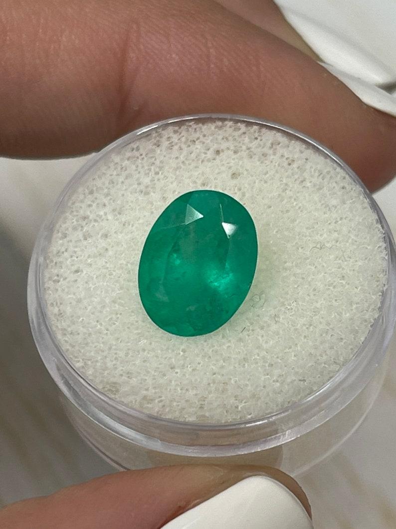 3,86 Karat tief smaragdgrüner kolumbianischer Smaragd Oval - Mai Geburtsstein Edelstein im Zustand „Neu“ im Angebot in Jupiter, FL