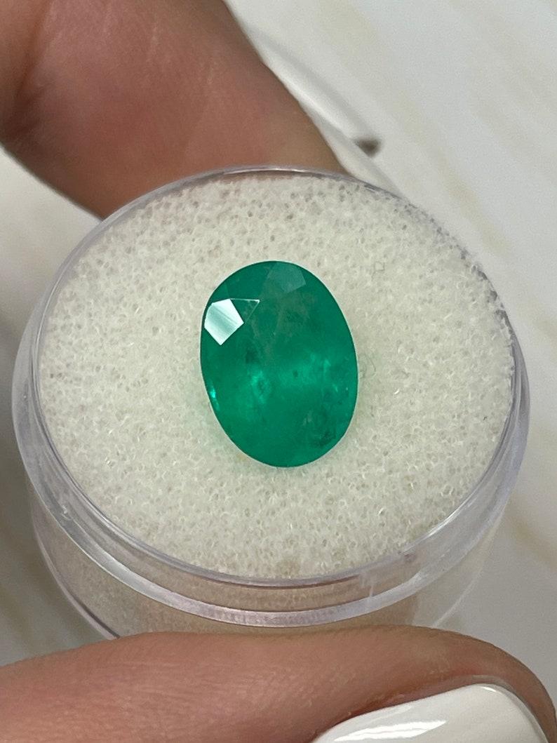 3,86 Karat tief smaragdgrüner kolumbianischer Smaragd Oval - Mai Geburtsstein Edelstein für Damen oder Herren im Angebot