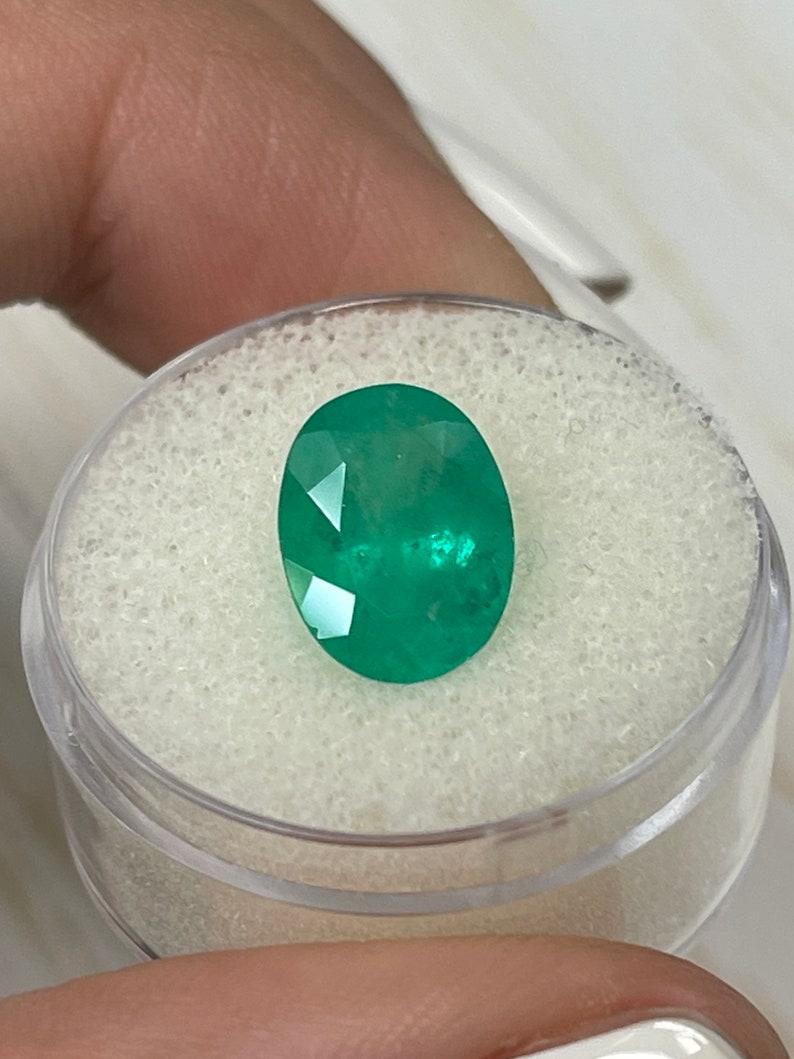 3,86 Karat tief smaragdgrüner kolumbianischer Smaragd Oval - Mai Geburtsstein Edelstein im Angebot 1
