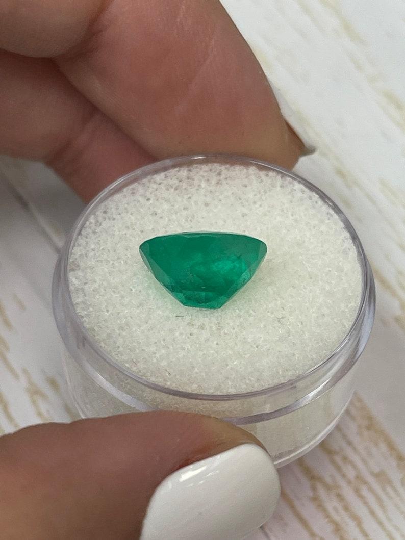 3,86 Karat tief smaragdgrüner kolumbianischer Smaragd Oval - Mai Geburtsstein Edelstein im Angebot 2