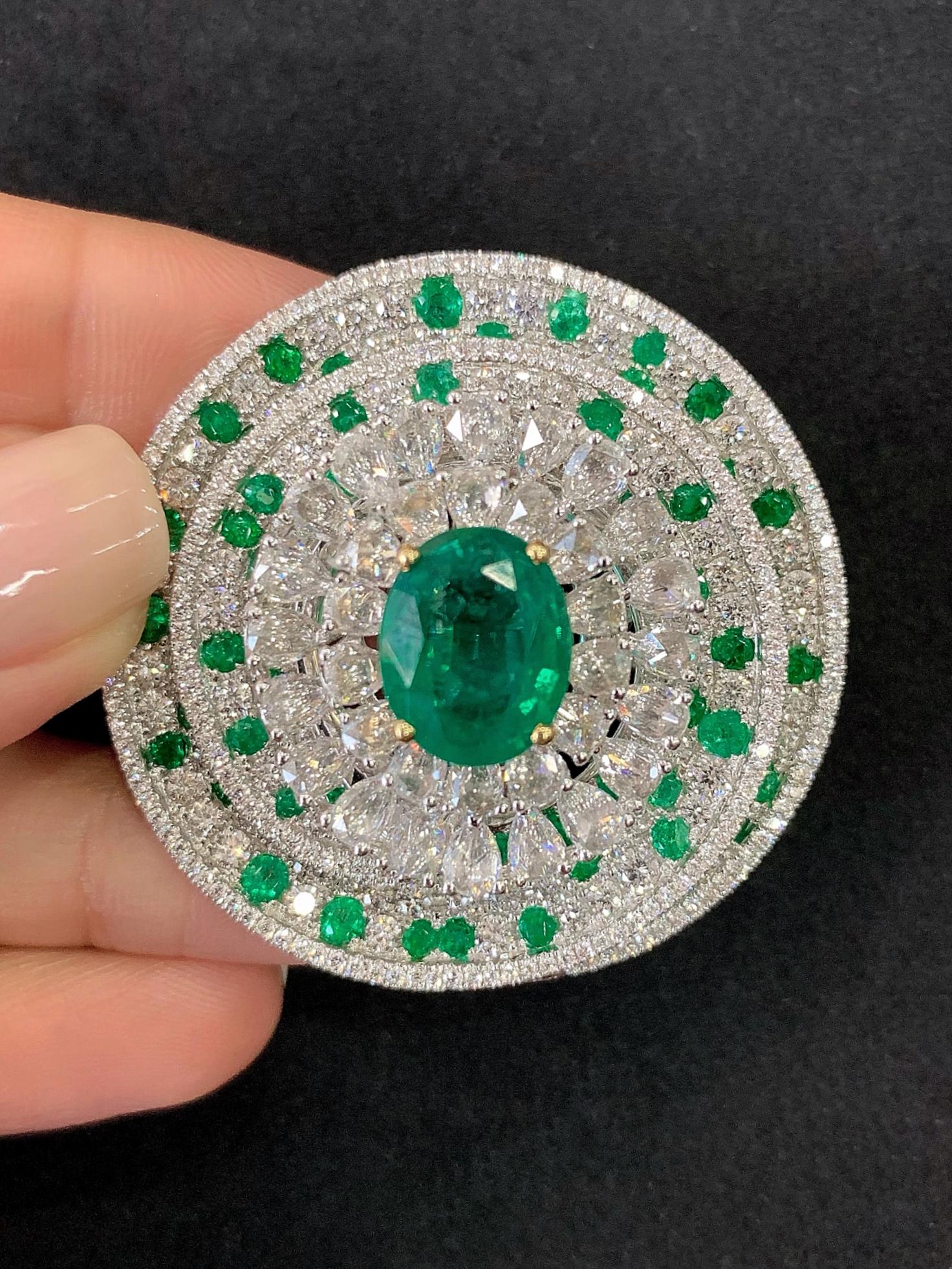 Oval Cut 3.86 Carat Oval Emerald Diamond 18 Karat White Yellow Gold Cuff Bangle Brooch For Sale