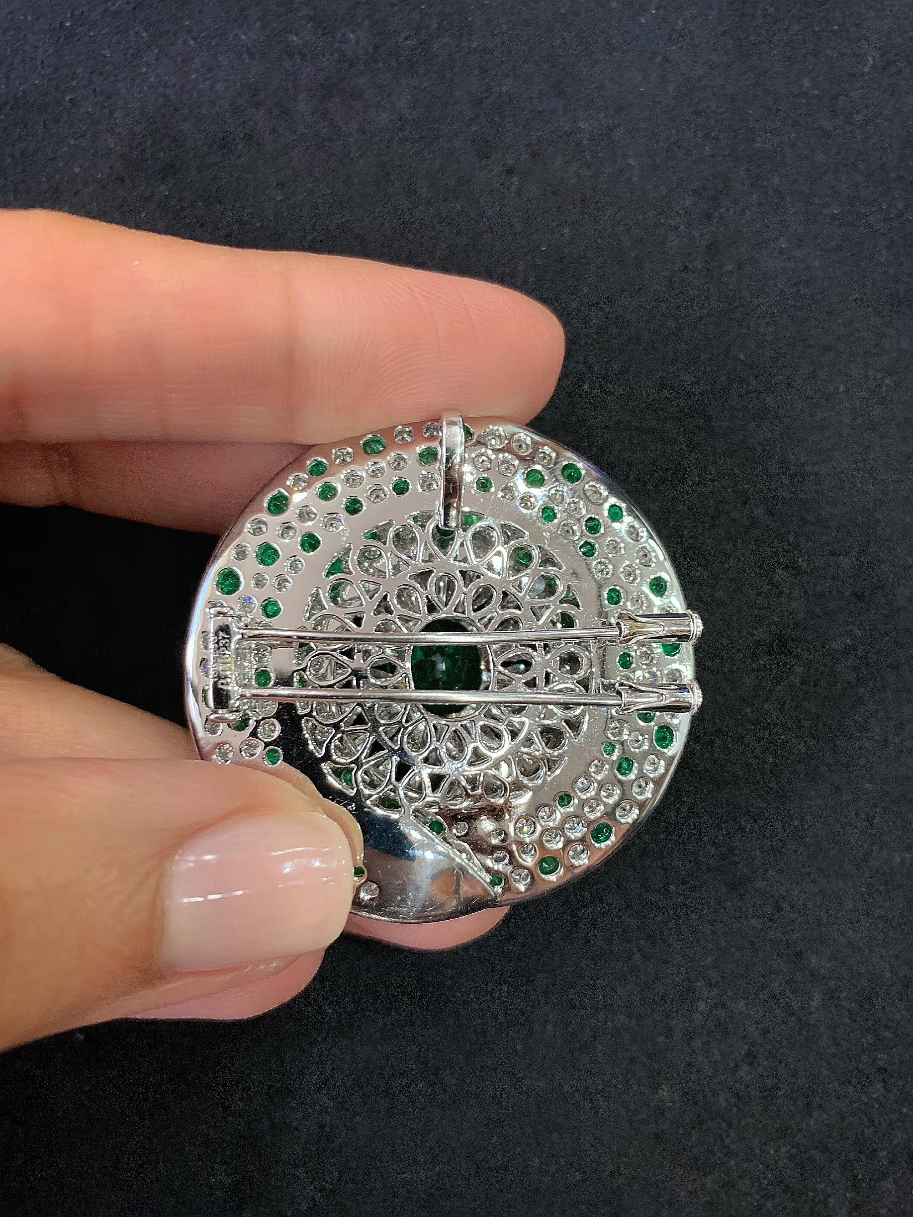 3.86 Carat Oval Emerald Diamond 18 Karat White Yellow Gold Cuff Bangle Brooch In New Condition For Sale In Hong Kong, Kowloon