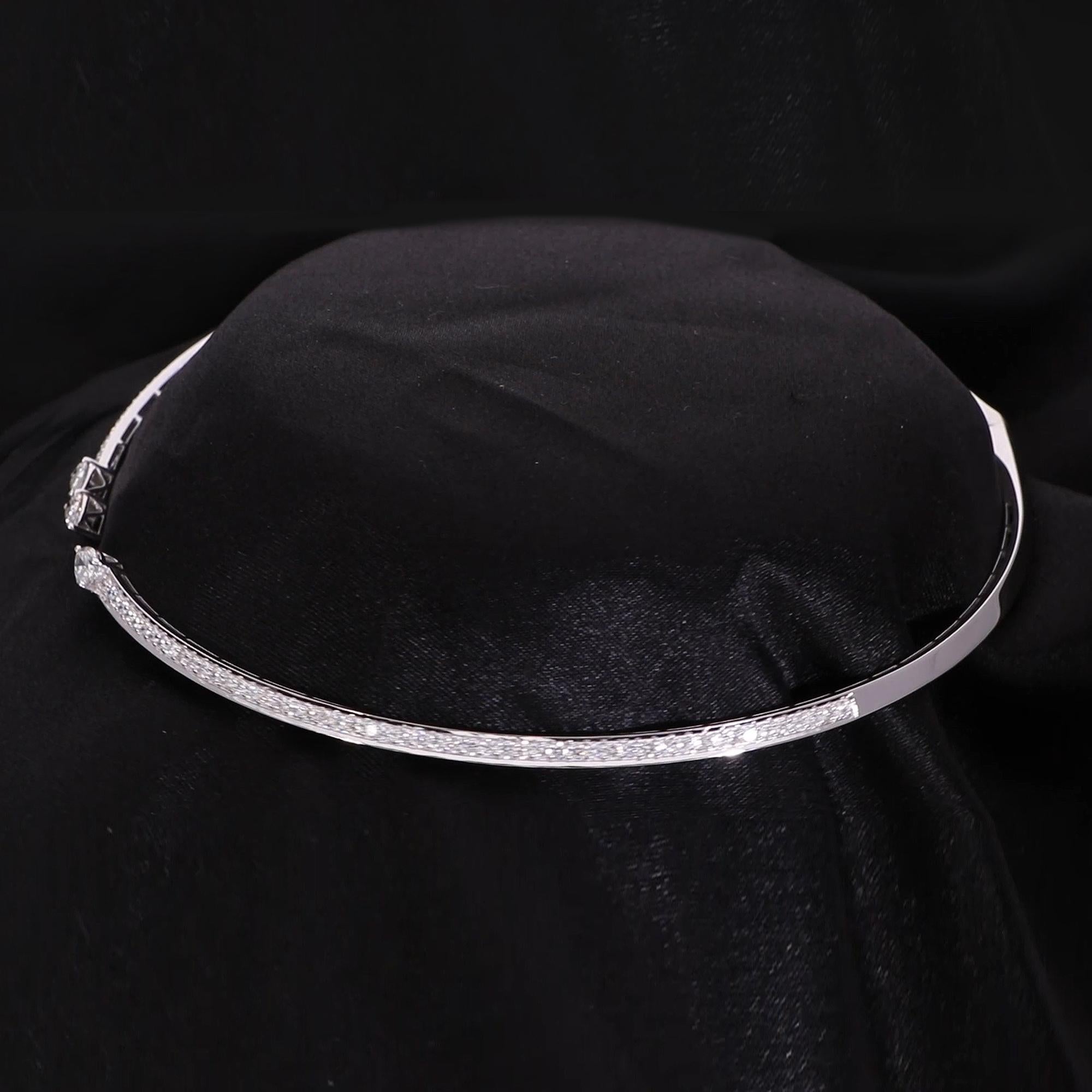 3.86 Carat Pear & Round Diamond Choker Necklace 18 Karat White Gold Fine Jewelry In New Condition For Sale In Diera, Dubai