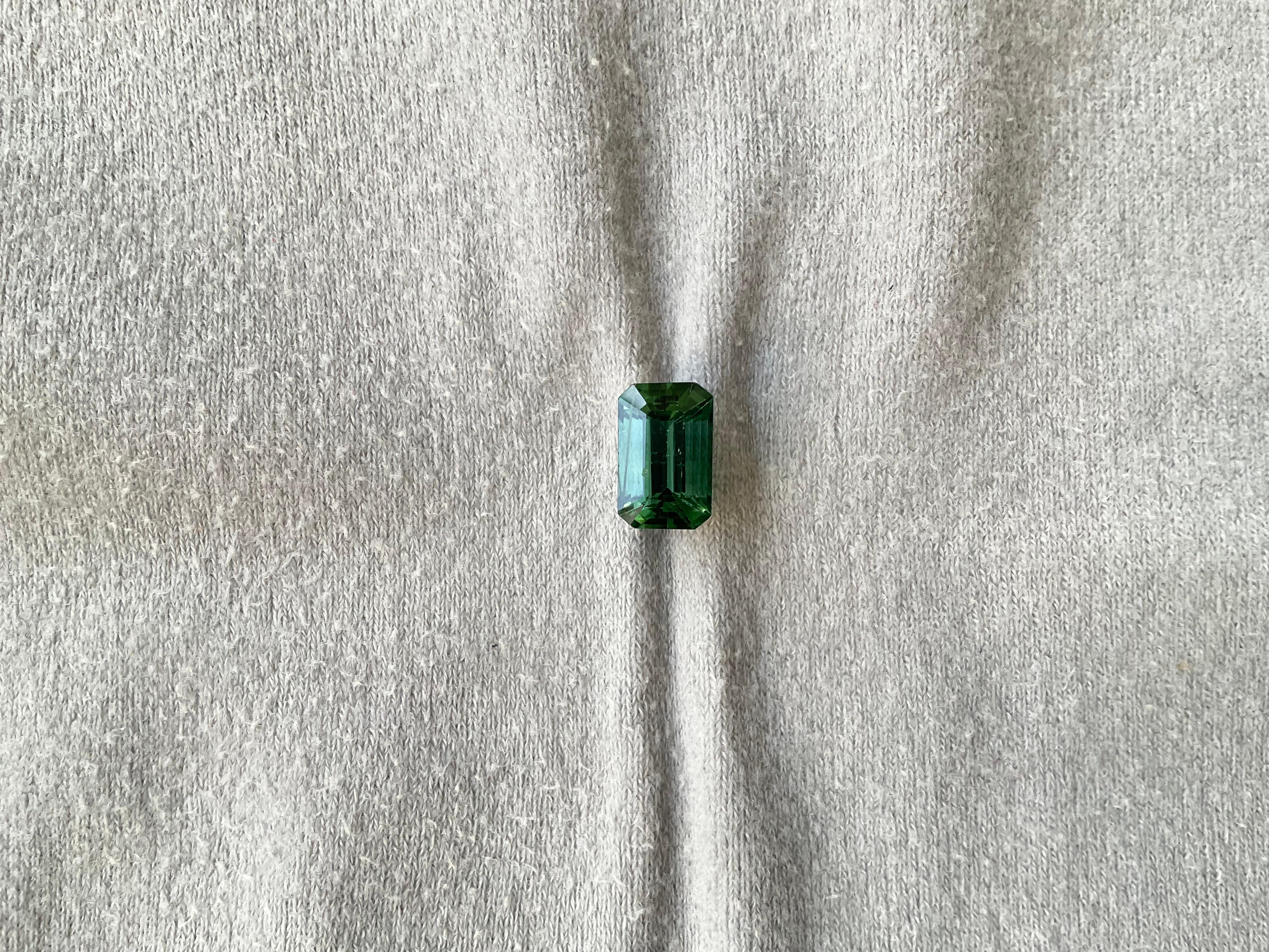 Pierre naturelle de 3.86 carats, tourmaline verte octogonale taillée à facettes de qualité supérieure

Pierre précieuse - Tourmaline
Poids - 3,86 carats
Forme - Octogone
Taille -  11x7x6 MM
Pièces - 1
