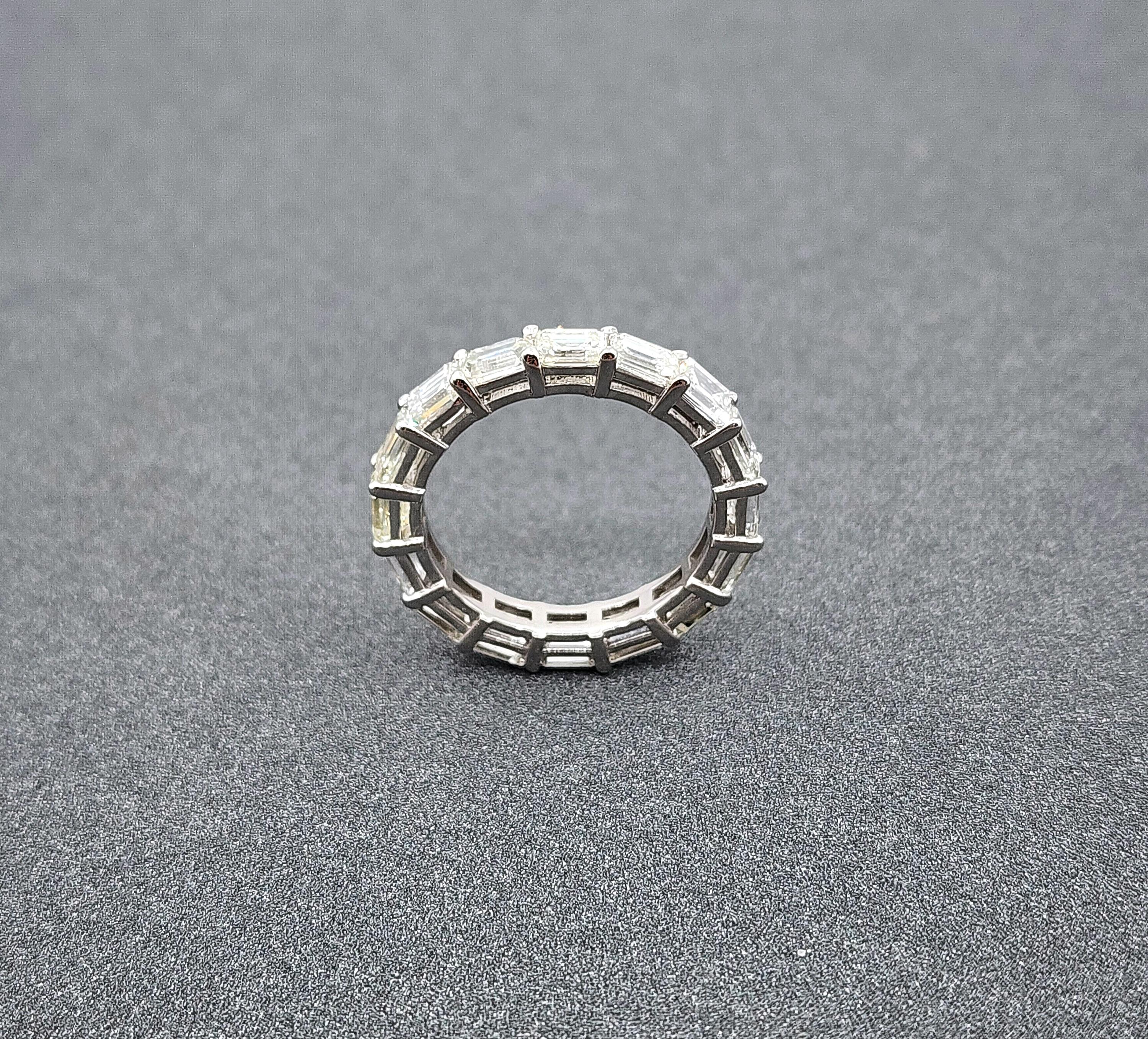 Anillo Eternidad 3,86 ct Corte Esmeralda Este Oeste en venta 1