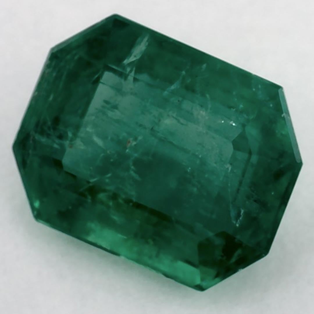 Con un vibrante tono verde, la piedra de nacimiento de mayo es un símbolo del renovado crecimiento primaveral. 

Explora la vibrante colección de esmeraldas, rubíes y zafiros de nuestra tienda, disponibles como gemas sueltas y combinadas con nuestra