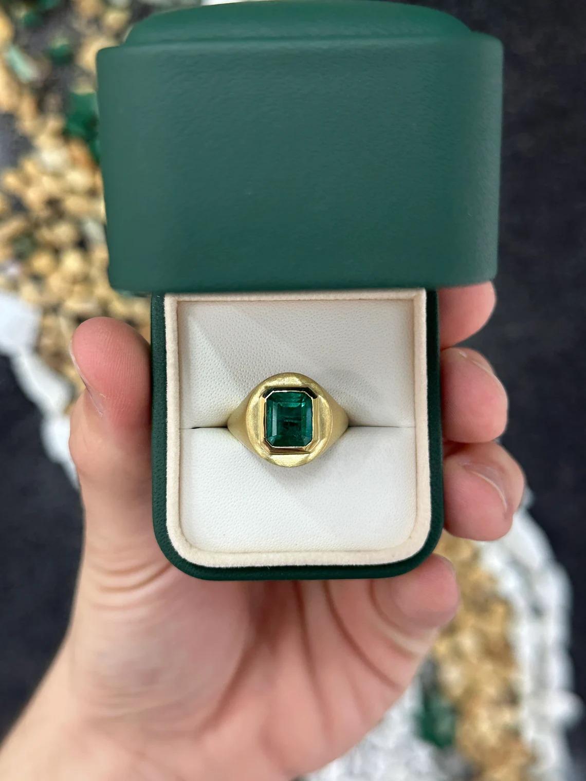 3.86ct 18K Deep Lush Green Emerald-Emerald Cut Solitaire Unisex Gold Bezel Ring For Sale 2