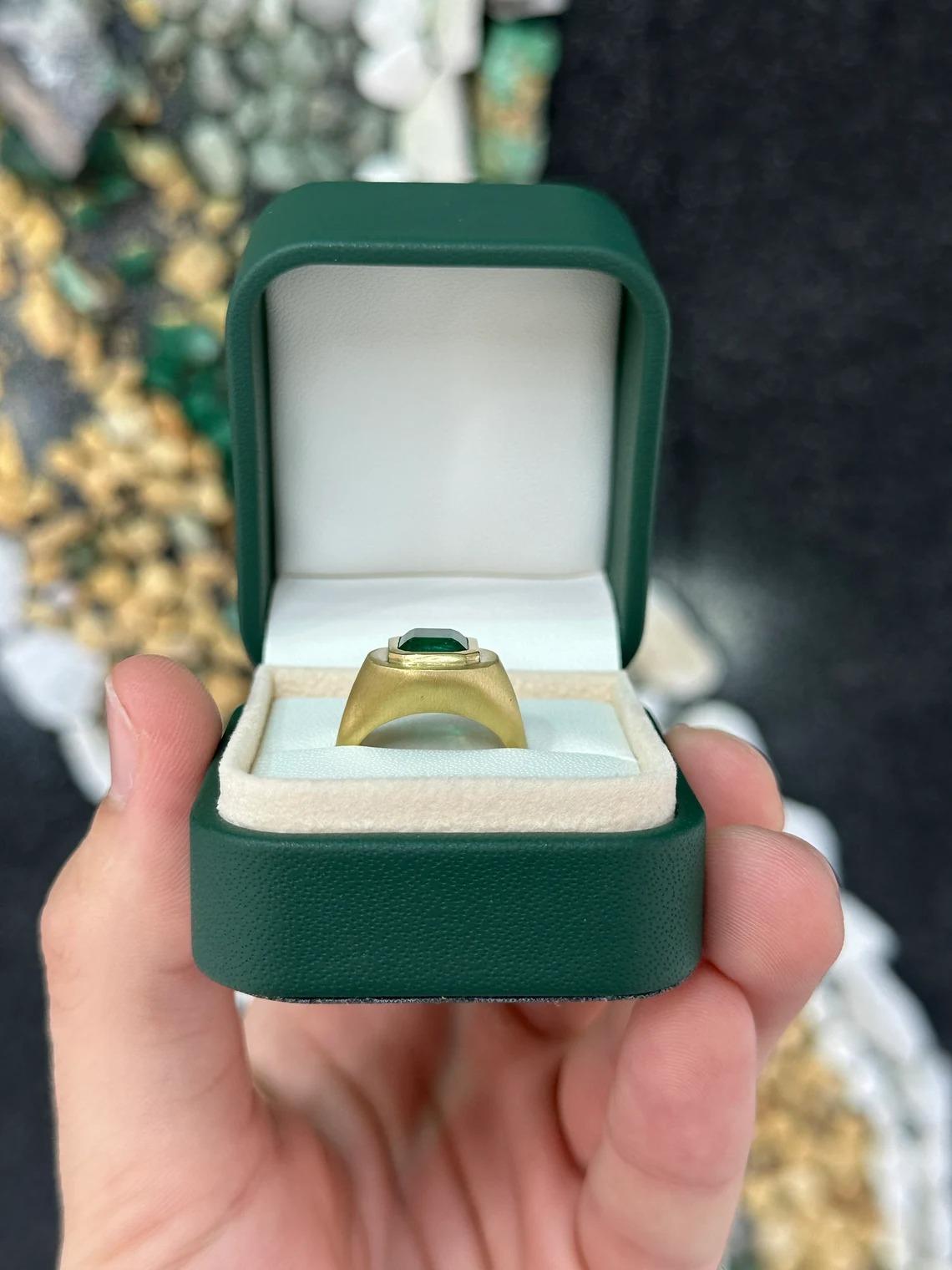 3.86ct 18K Deep Lush Green Emerald-Emerald Cut Solitaire Unisex Gold Bezel Ring For Sale 4