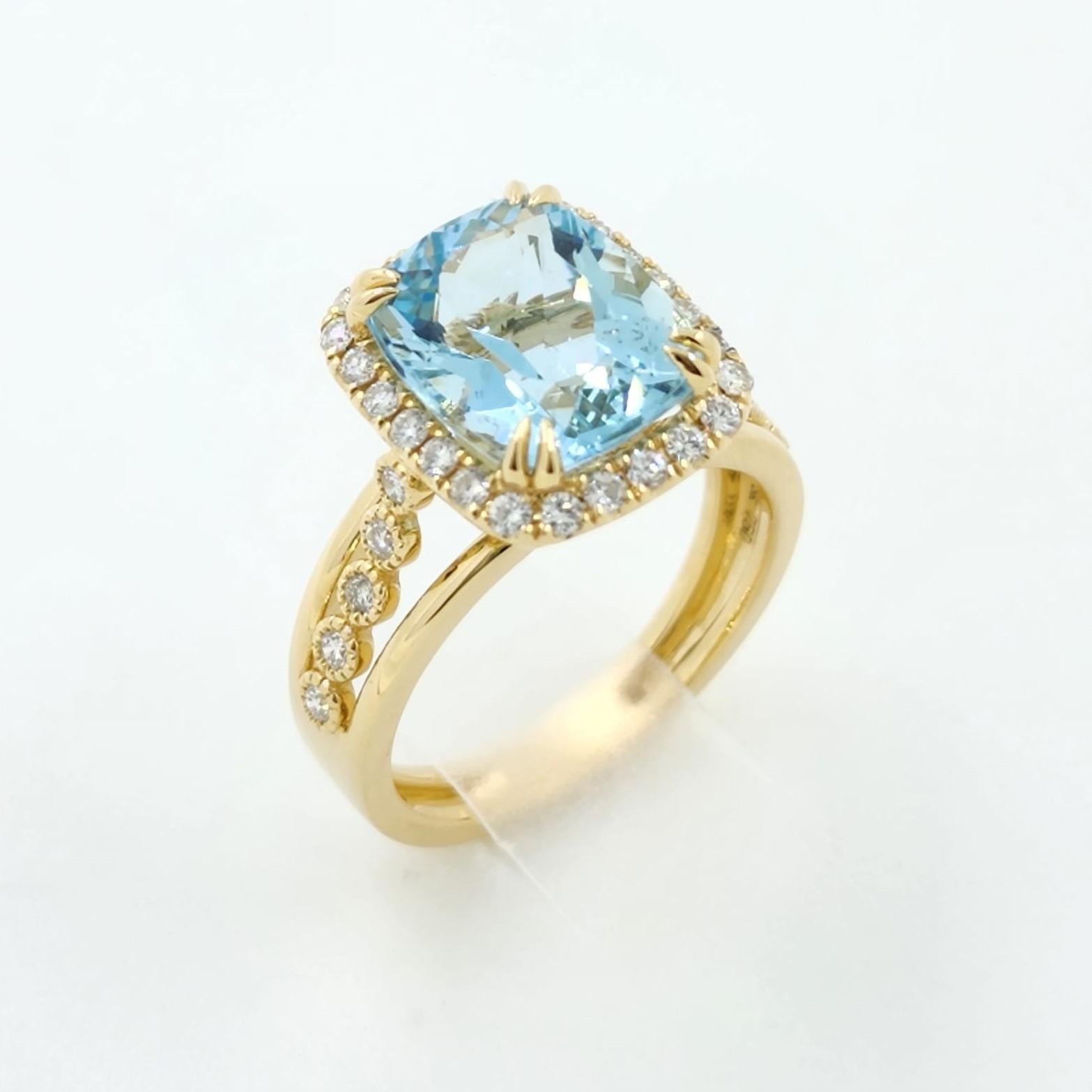 3.87 Carat Aquamarine Diamond Ring in 18 Karat Yellow Gold In New Condition In Hong Kong, HK