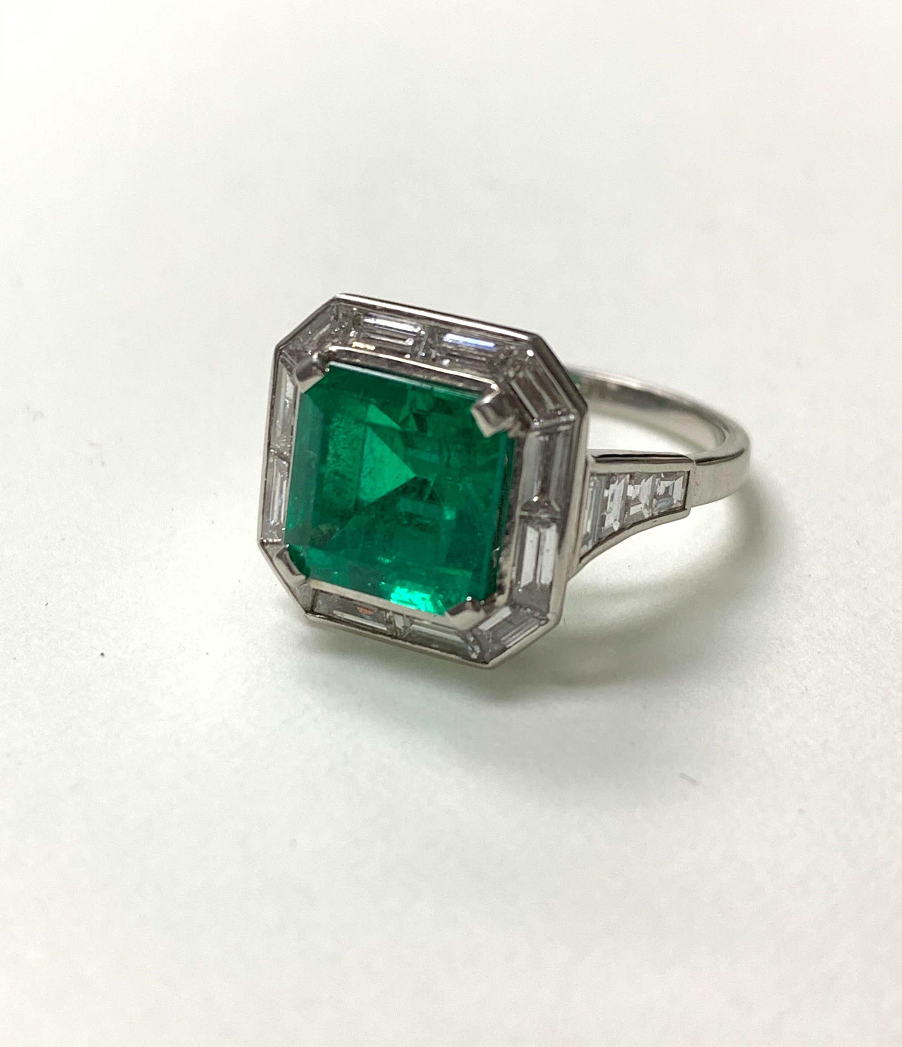 3.87 Carat Emerald and Diamond Ring in Platinum In New Condition For Sale In New York, NY