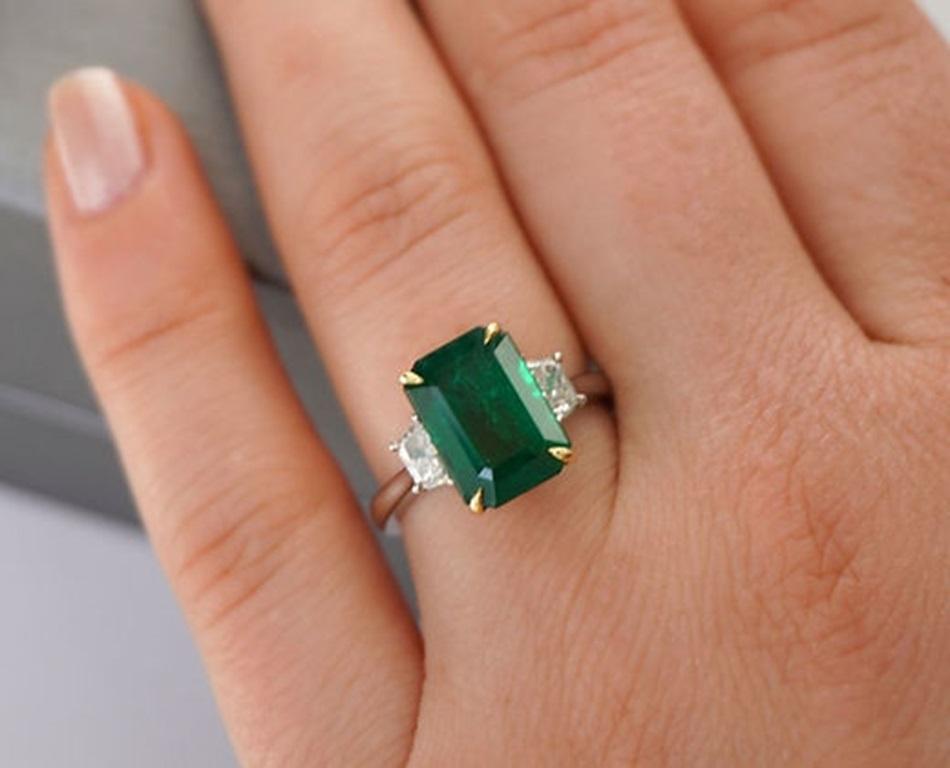 3.87 Carat Emerald EC Three Stone Ring For Sale 1